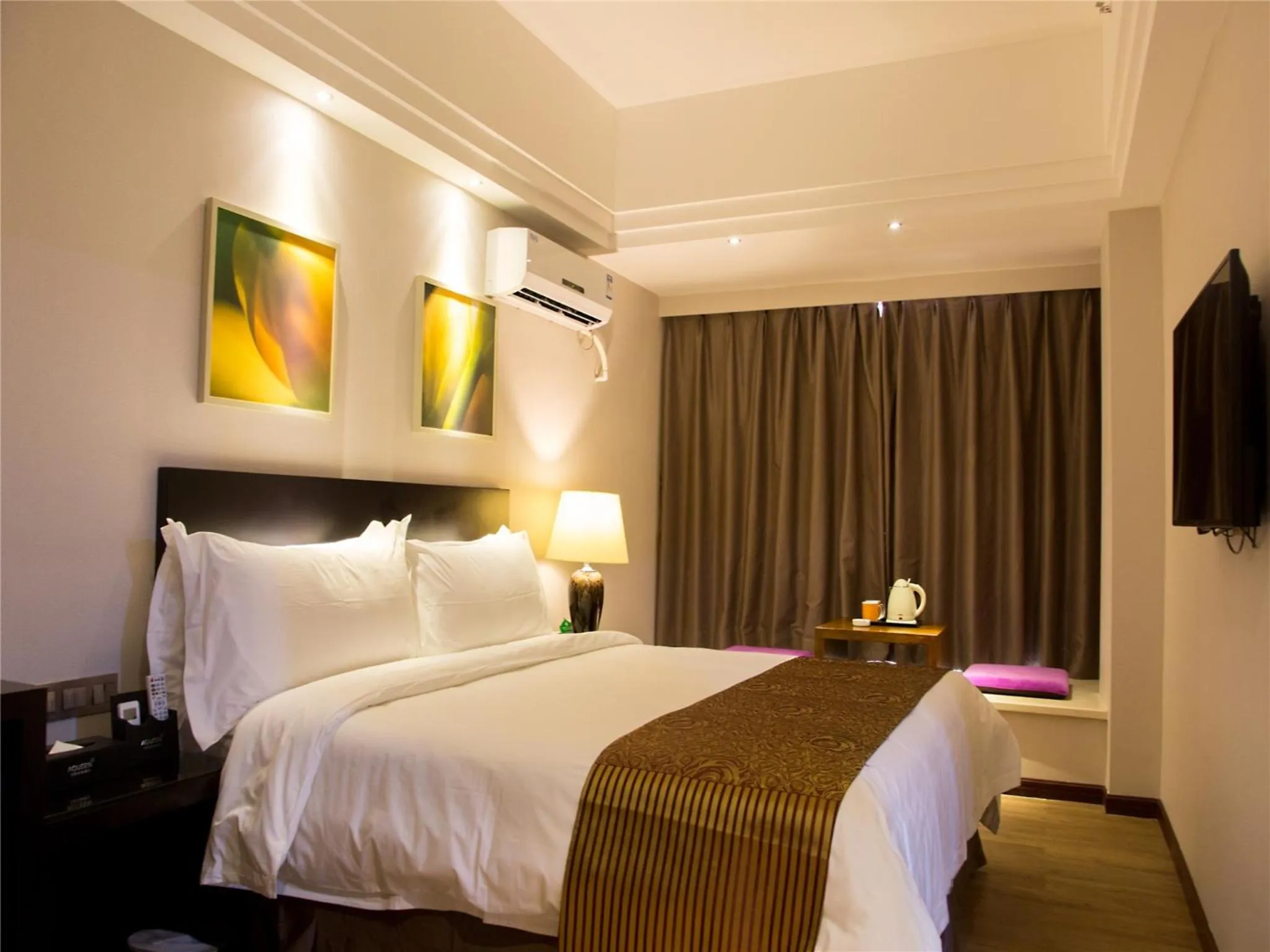 Bed in Aqueen Hotel Zhuhai