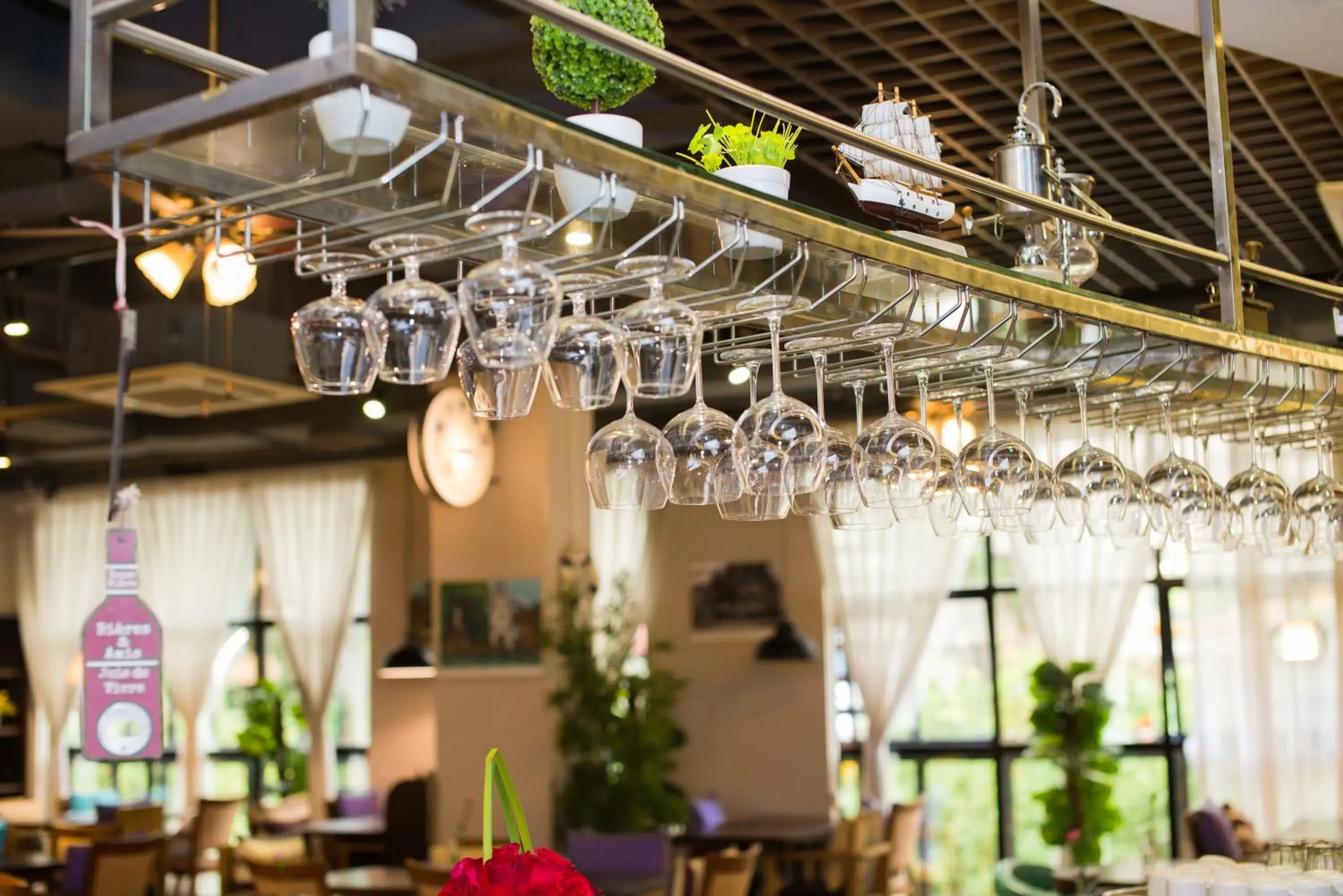 Lounge or bar in Aqueen Hotel Zhuhai Lounge or bar in Aqueen Hotel Zhuhai