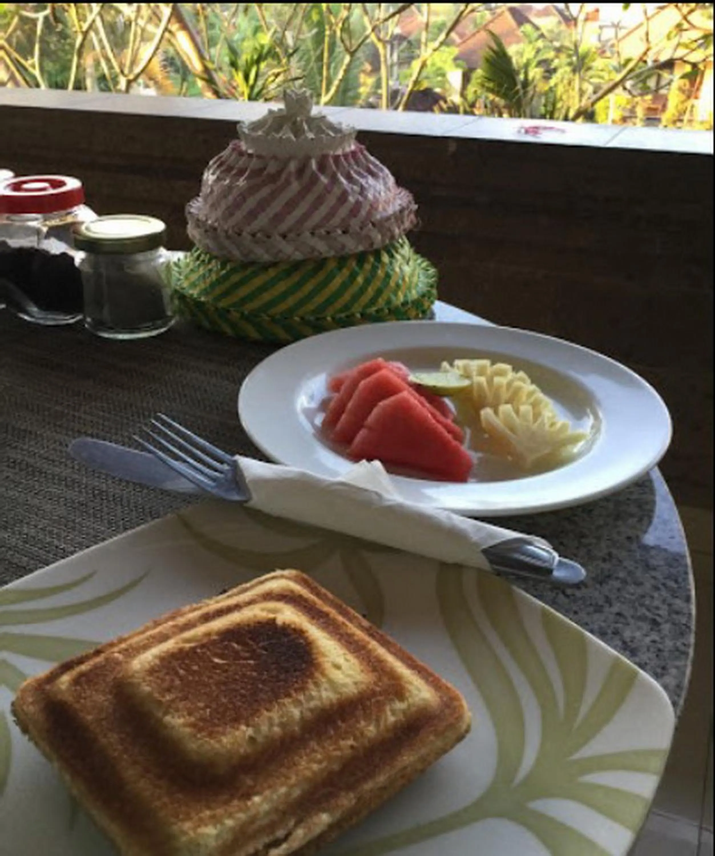 Food and drinks in Warji House 2 Bisma