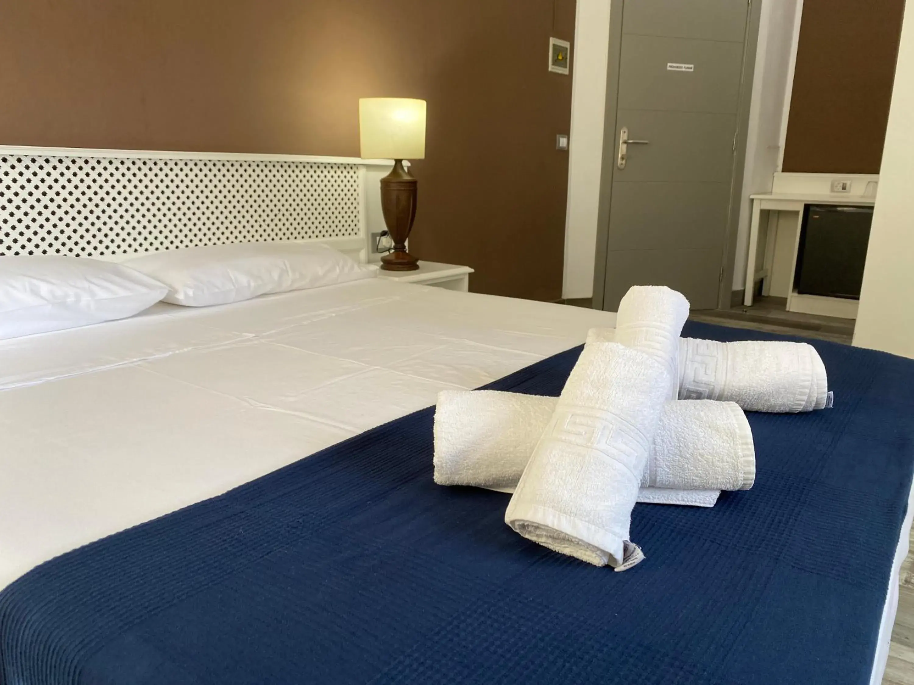 towels, Bed in Pensión Cassandra towels, Bed in Pensión Cassandra