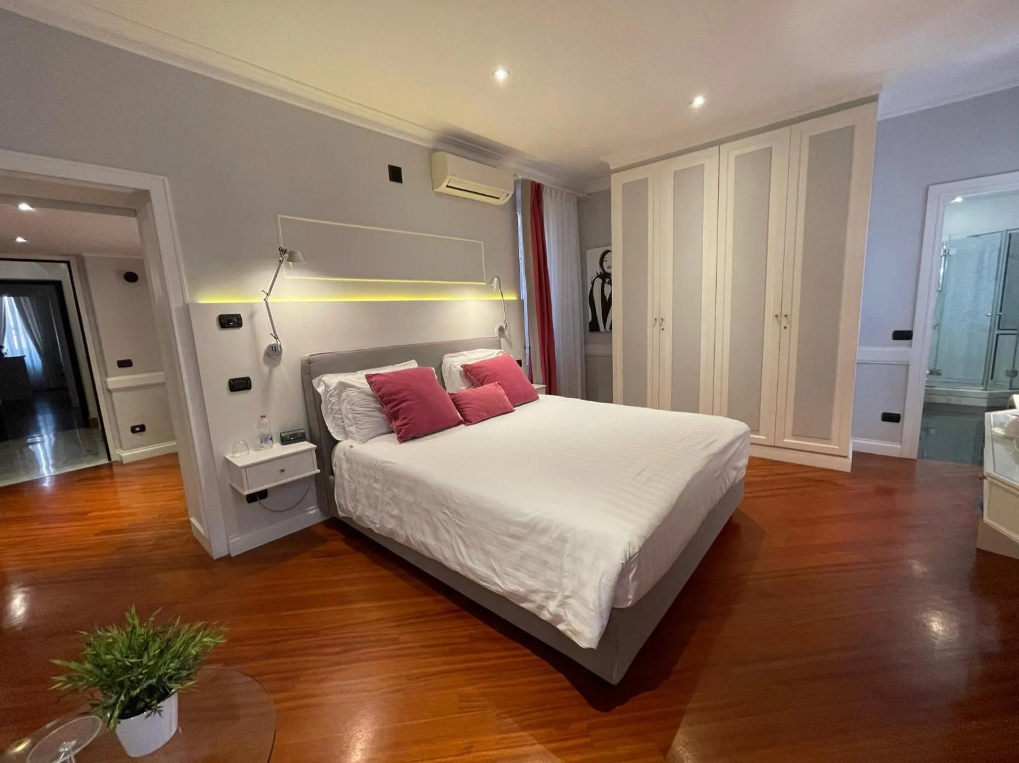 Bed in Suite Fontana di Trevi