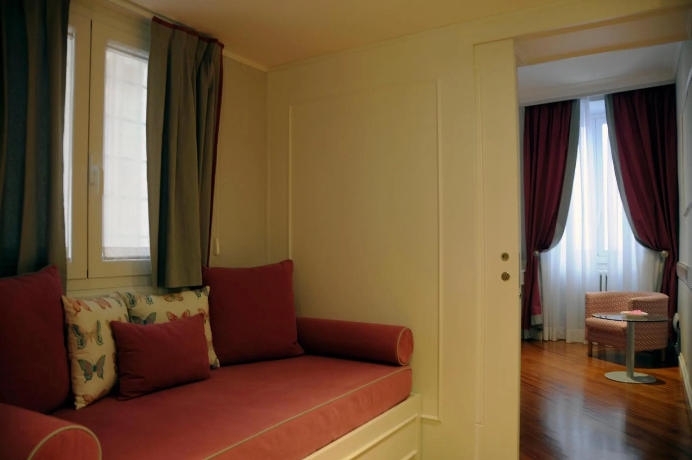 Seating area in Suite Fontana di Trevi