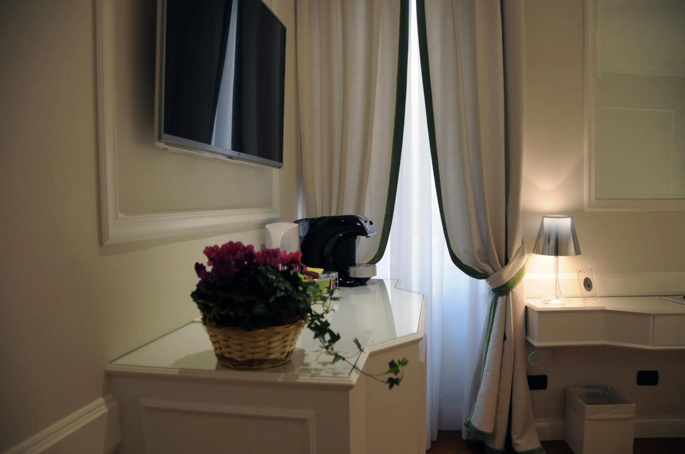 Coffee/tea facilities in Suite Fontana di Trevi