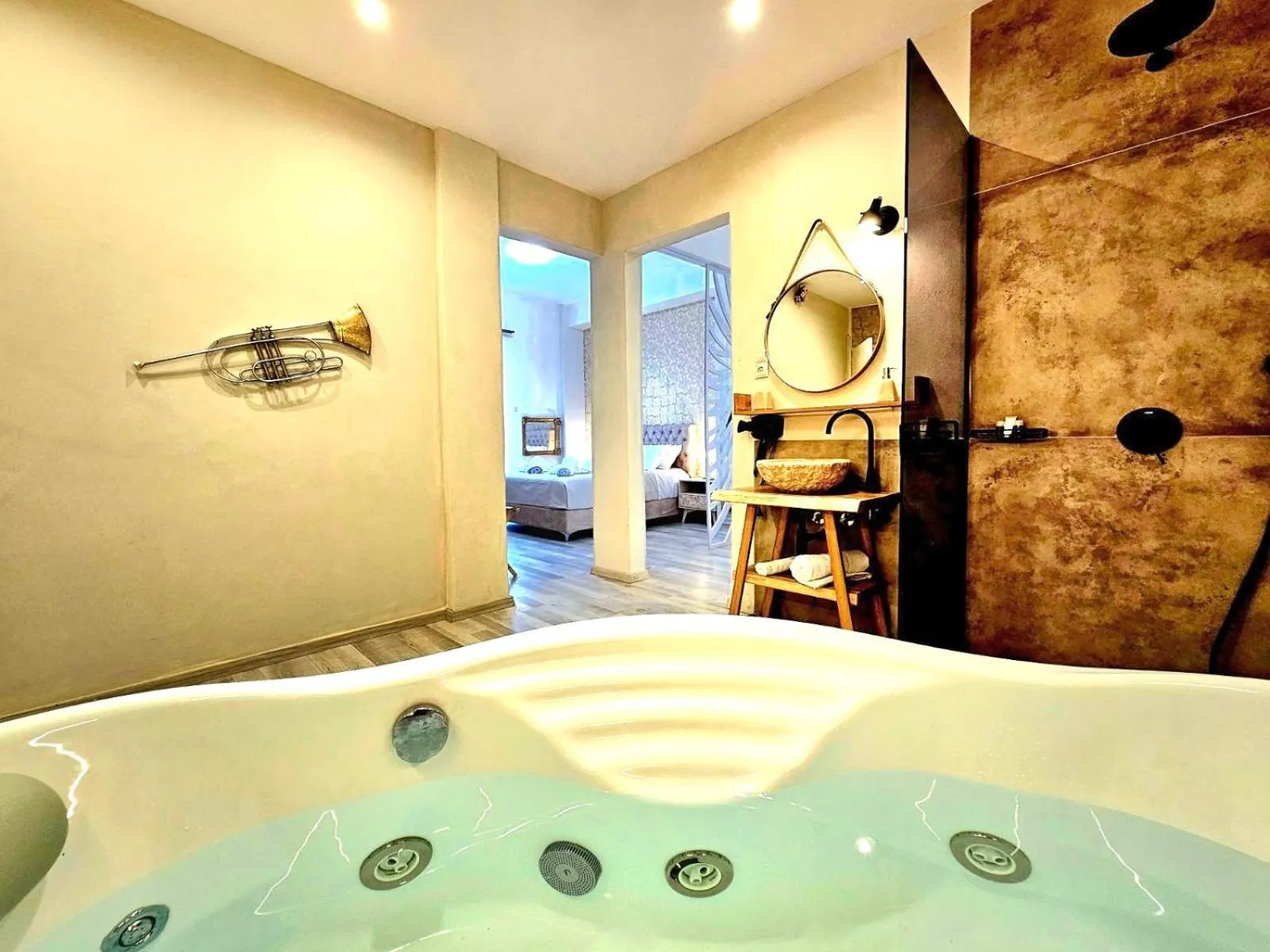 Golden City Center Suites