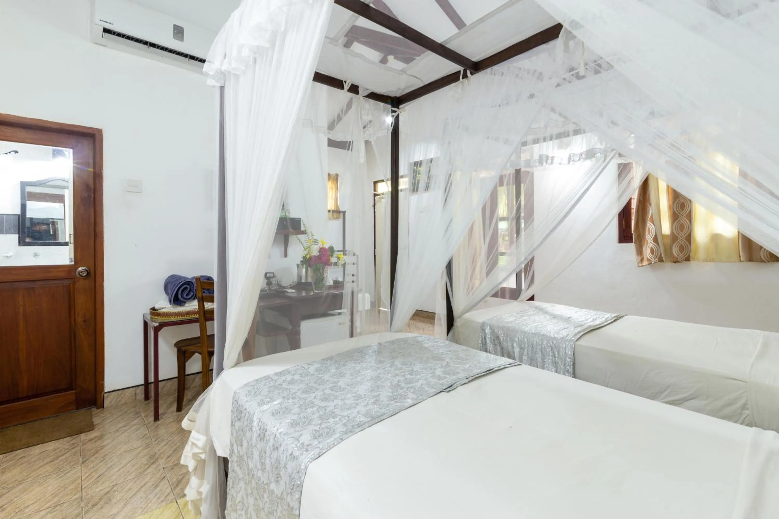 Bedroom, Bed in The Hideout Sigiriya