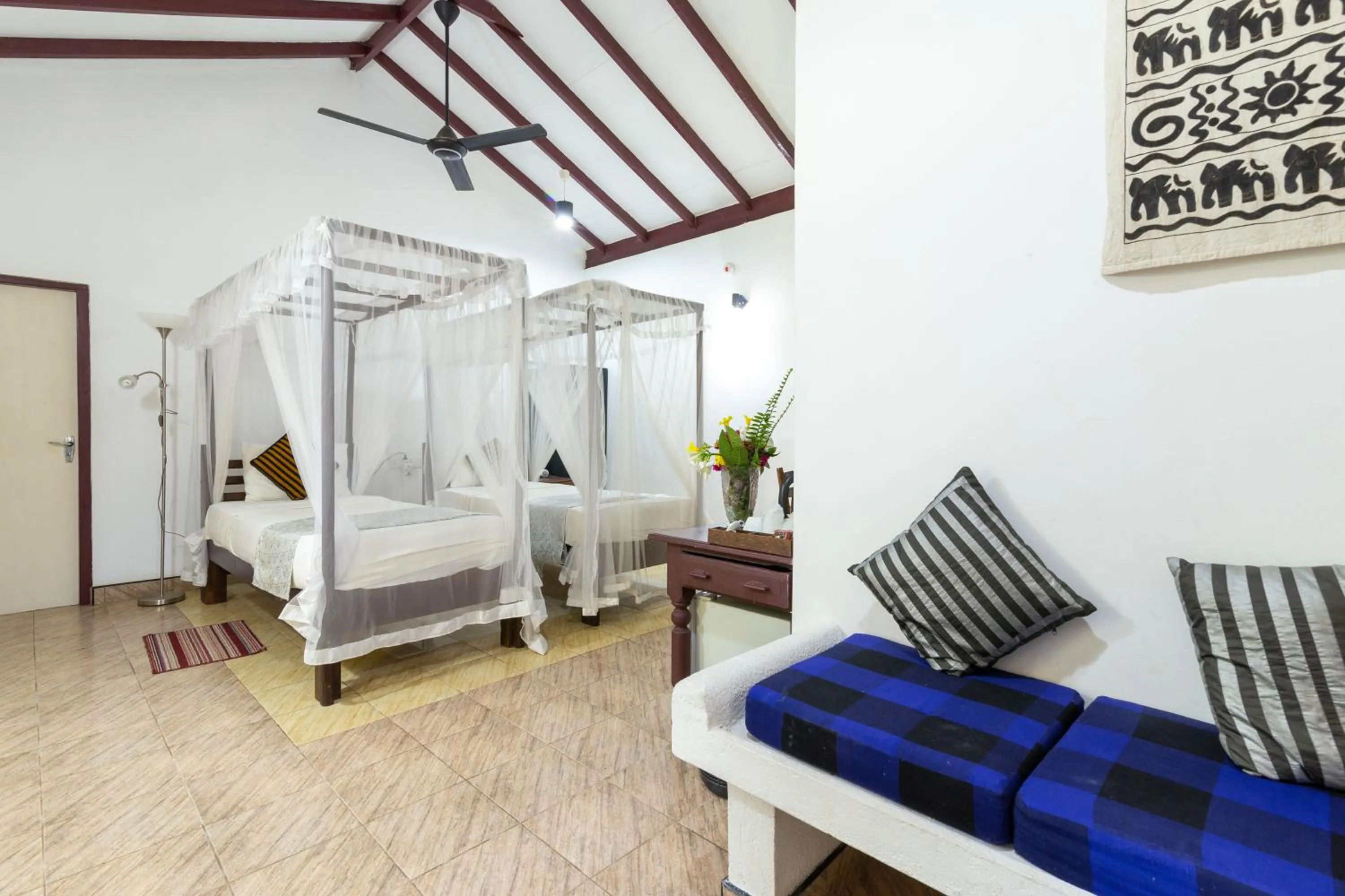 Photo of the whole room, Bed in The Hideout Sigiriya