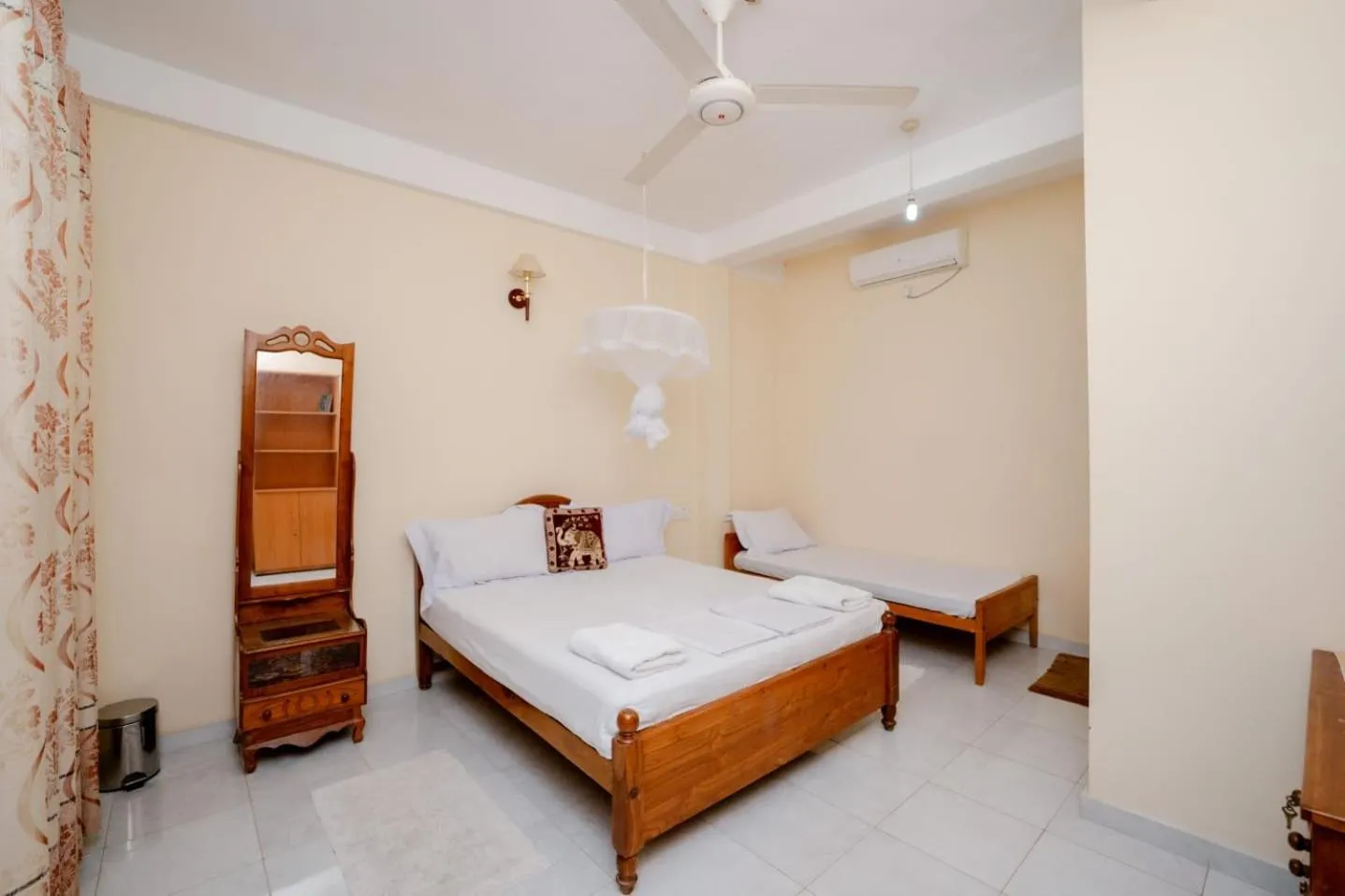 Bed in Suwani Pinnawala Homestay