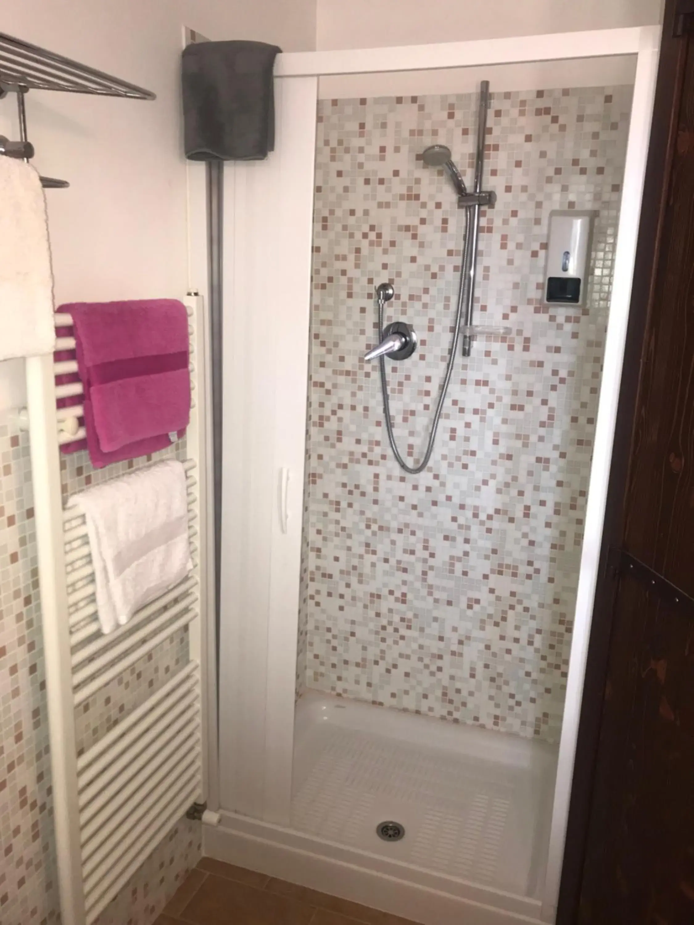 Single Room with Shower in Agriturismo La Vita è Bella Single Room with Shower in Agriturismo La Vita è Bella