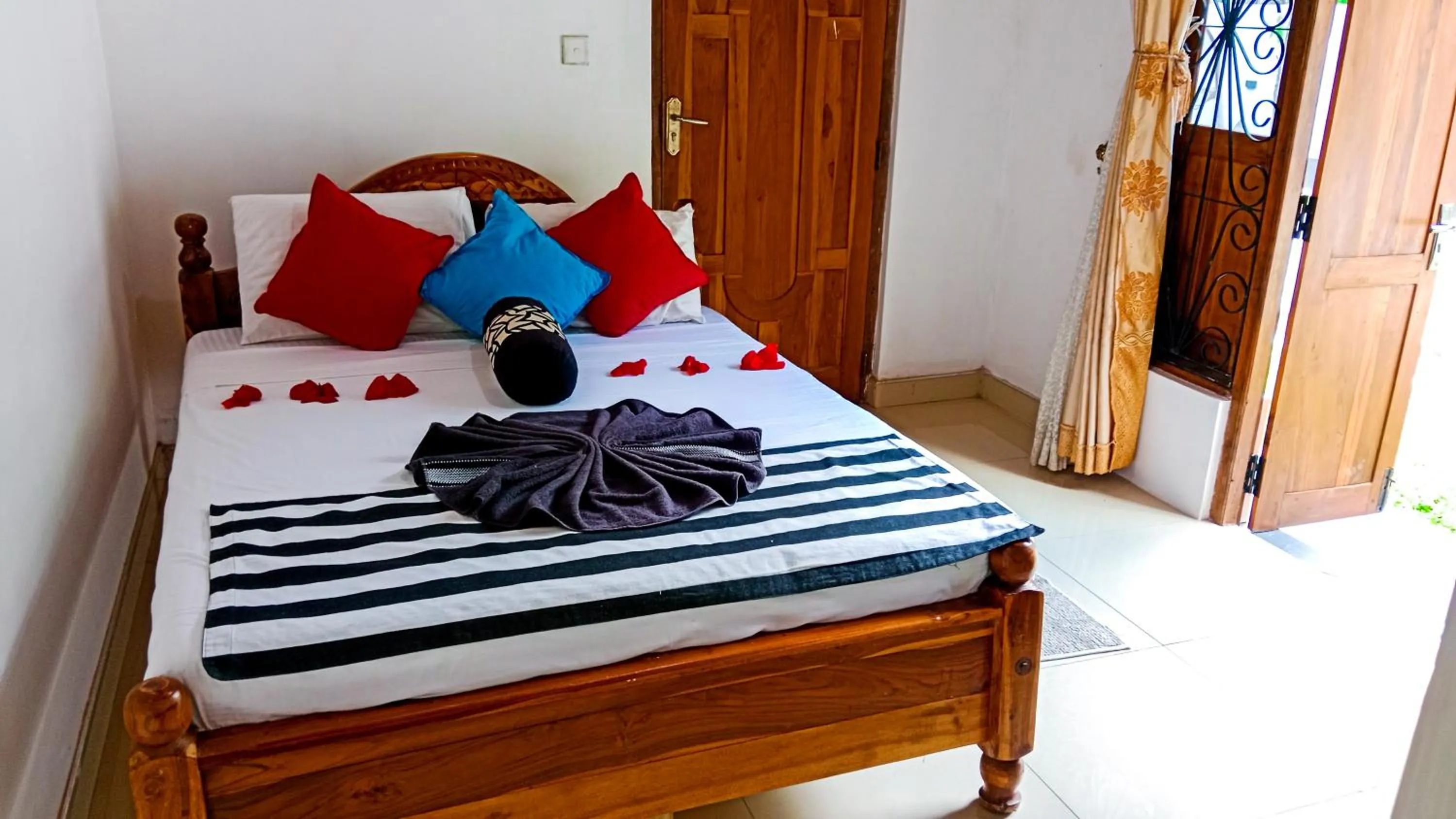 Bed in Sigiri Thilanka Rest Sigiriya