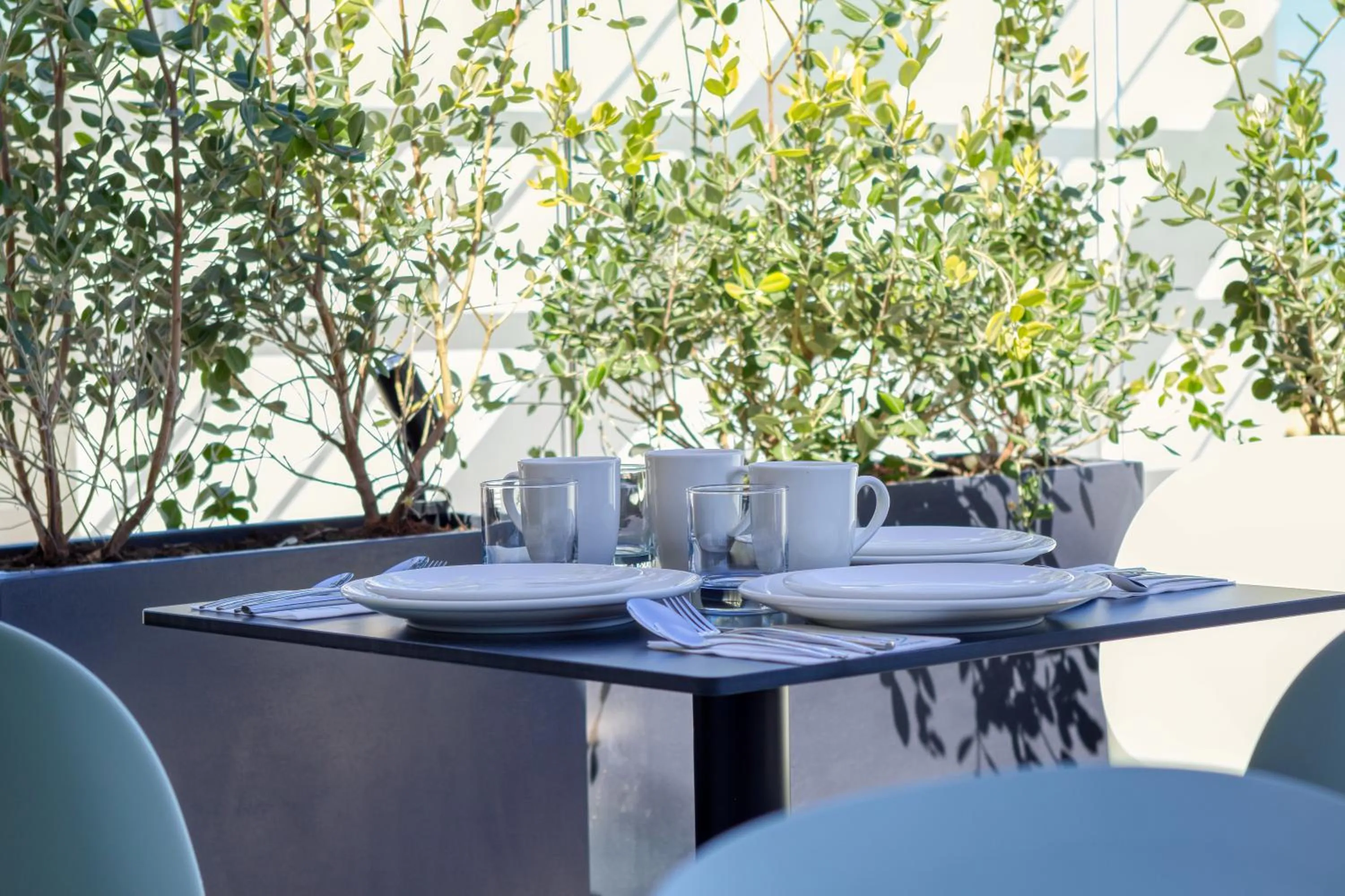 Restaurant/places to eat in JL Hotel