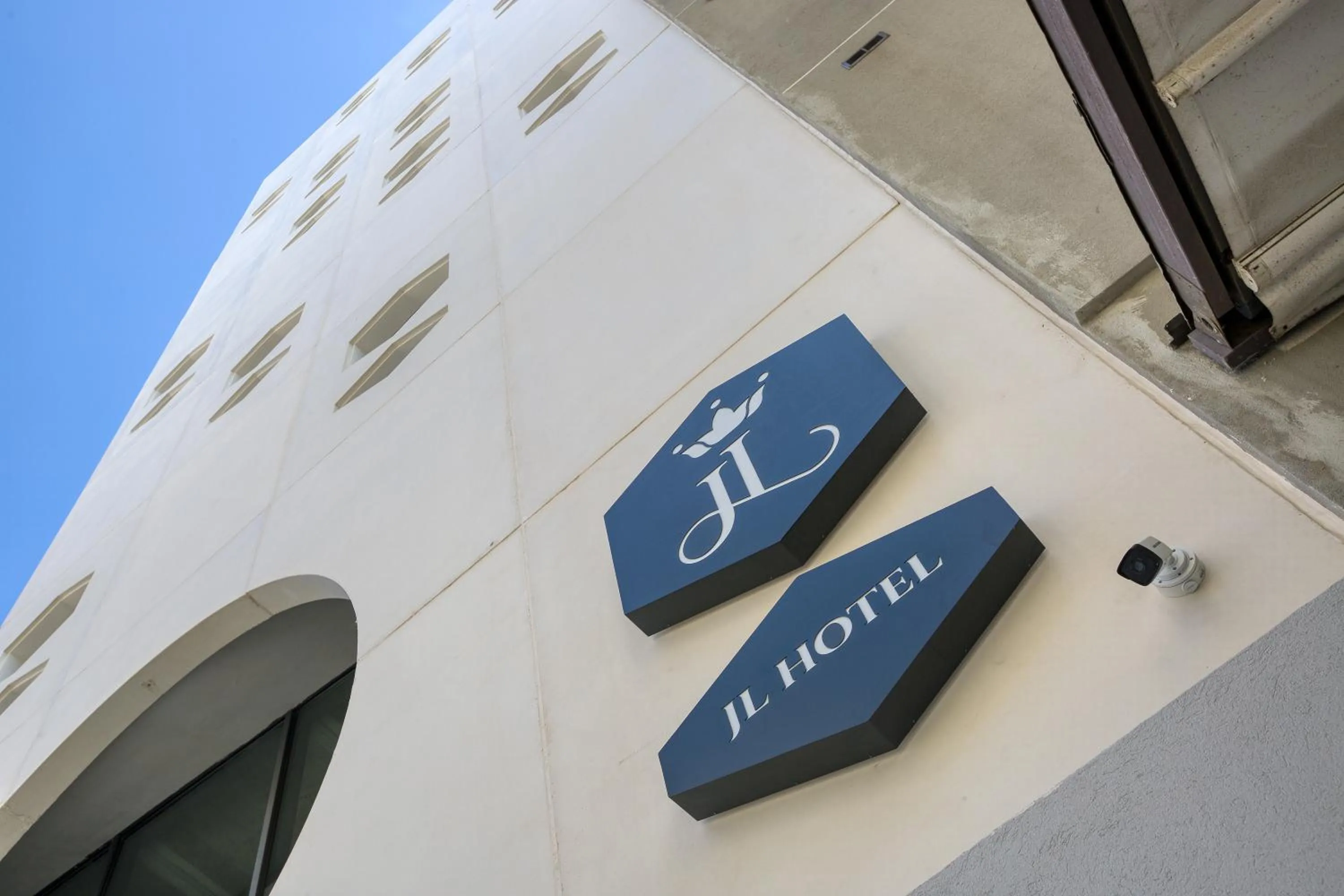 Facade/entrance in JL Hotel