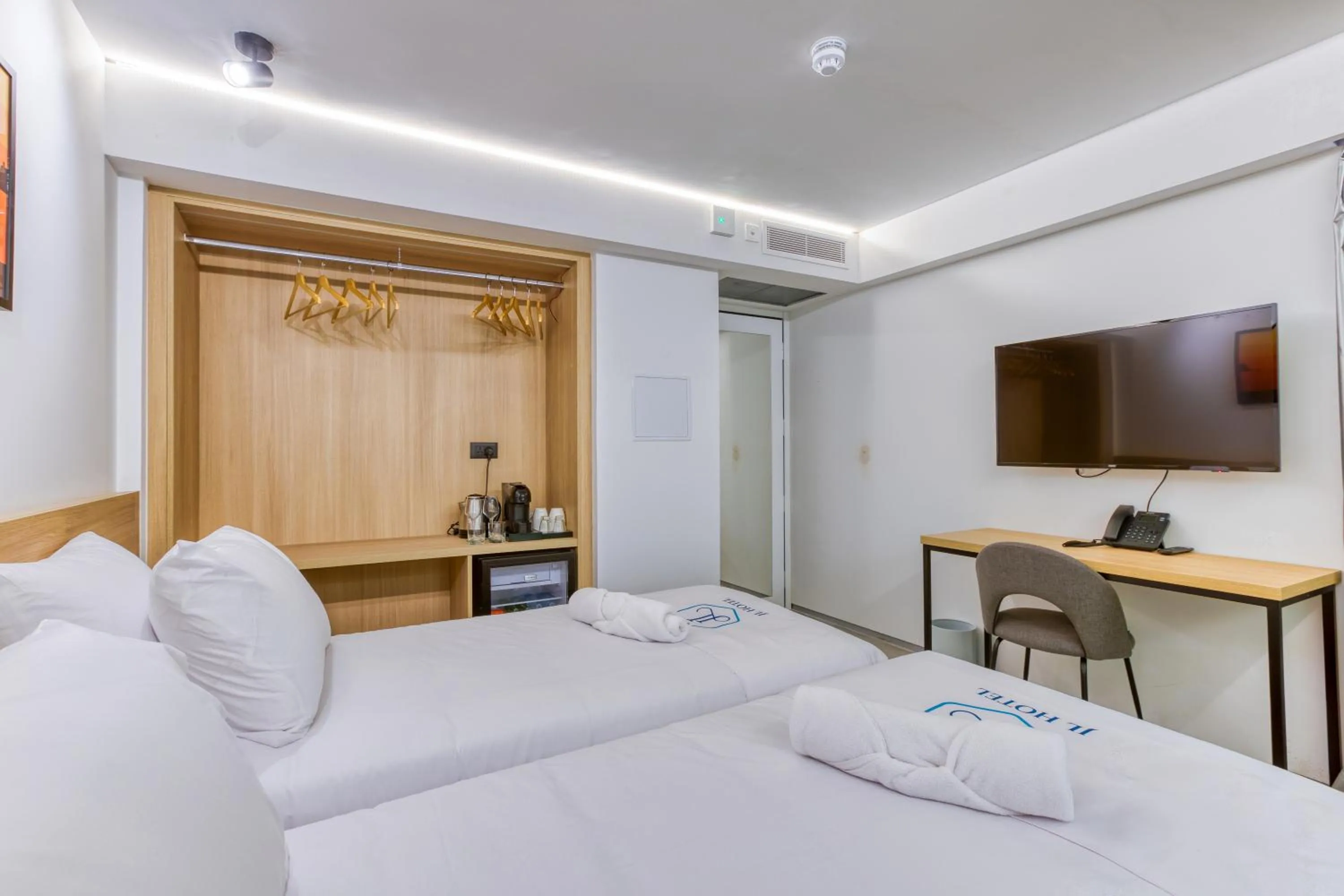 TV and multimedia, Bed in JL Hotel