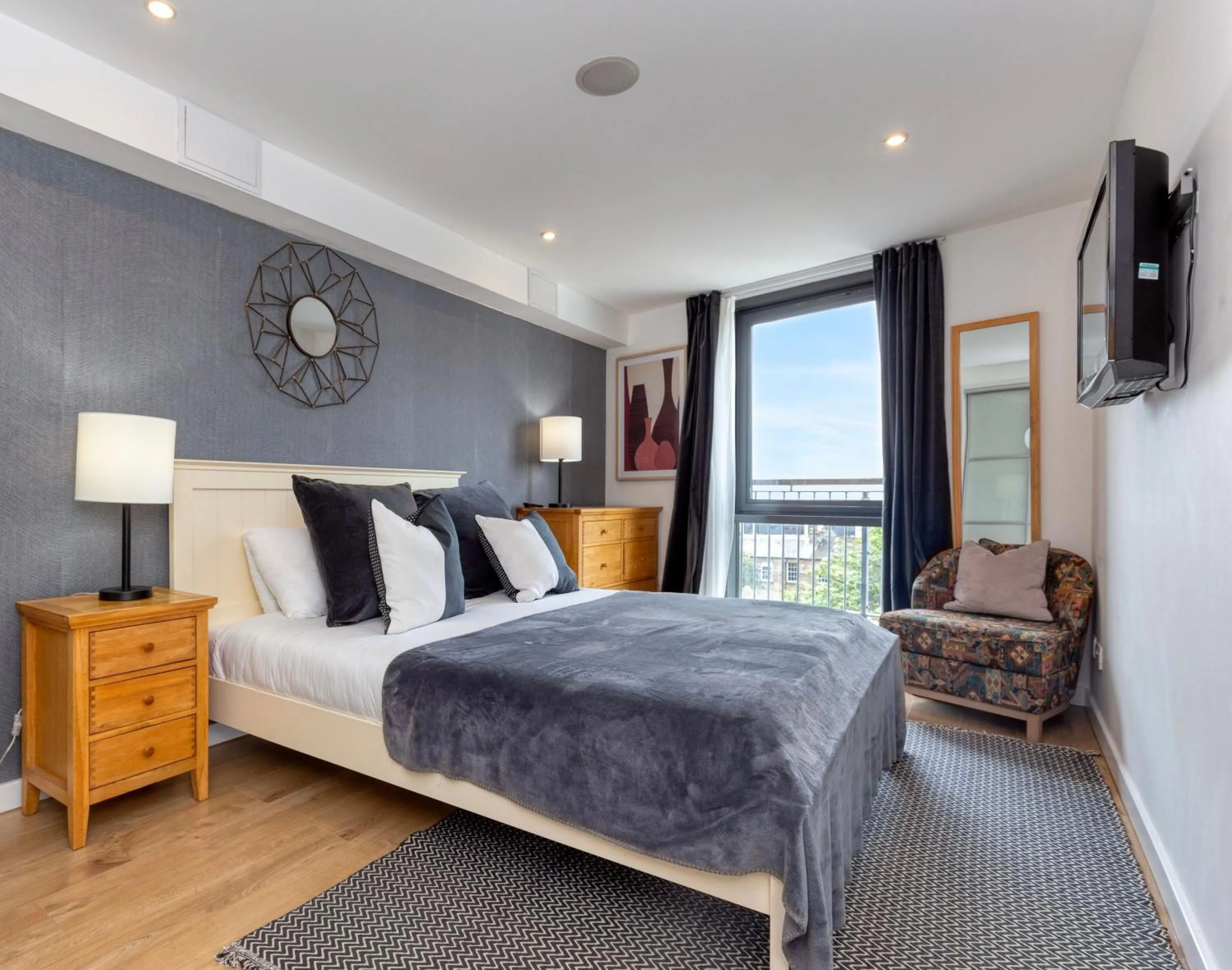 Bed in SECC Hydro Executive 7 Apartment