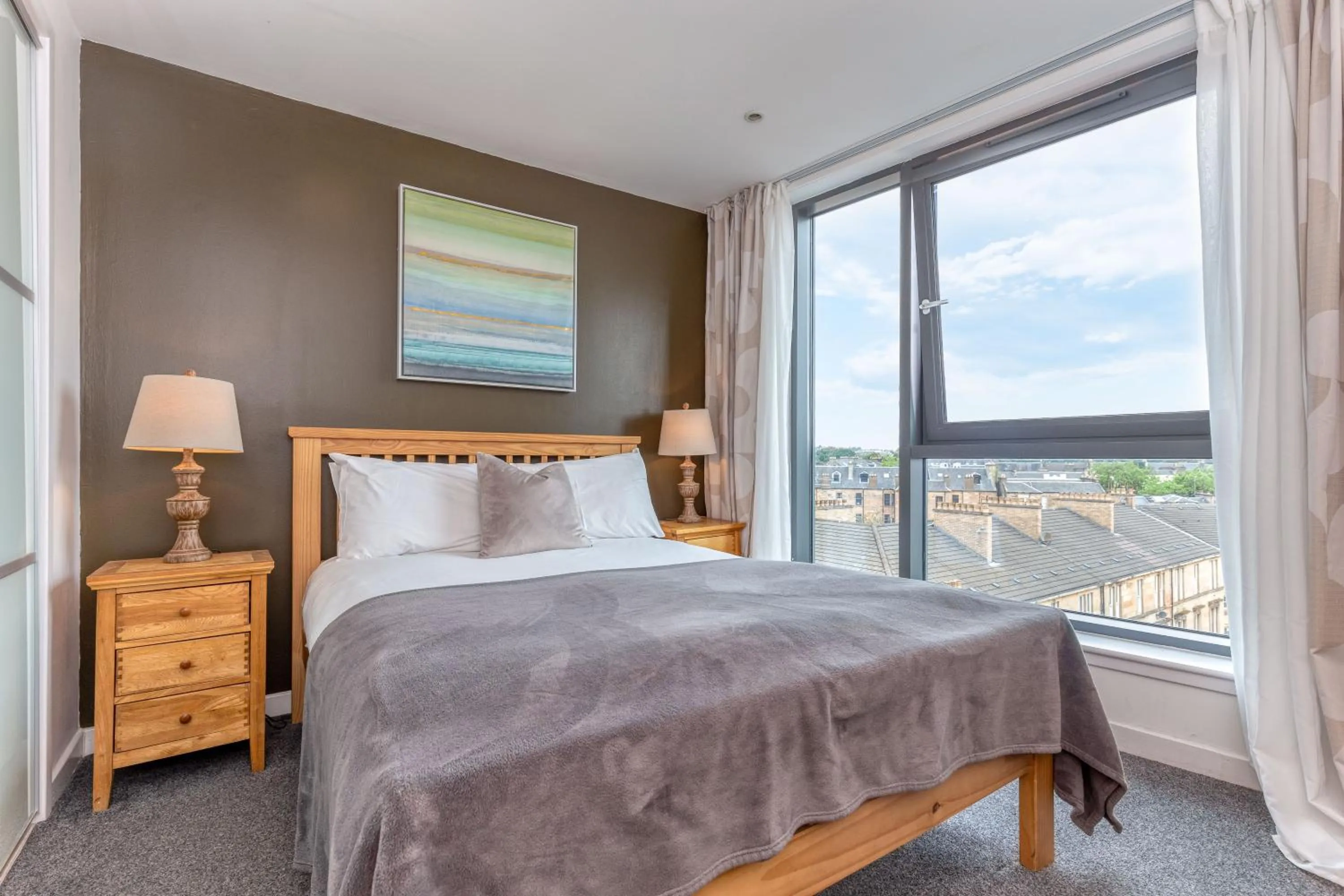 Bed in SECC Hydro Executive 7 Apartment