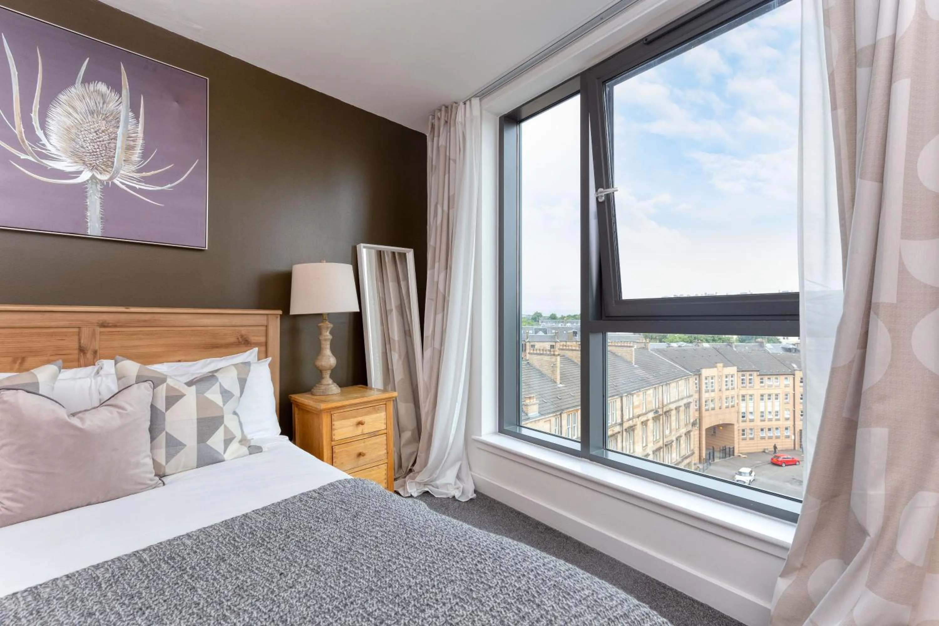 Bed in SECC Hydro Executive 7 Apartment