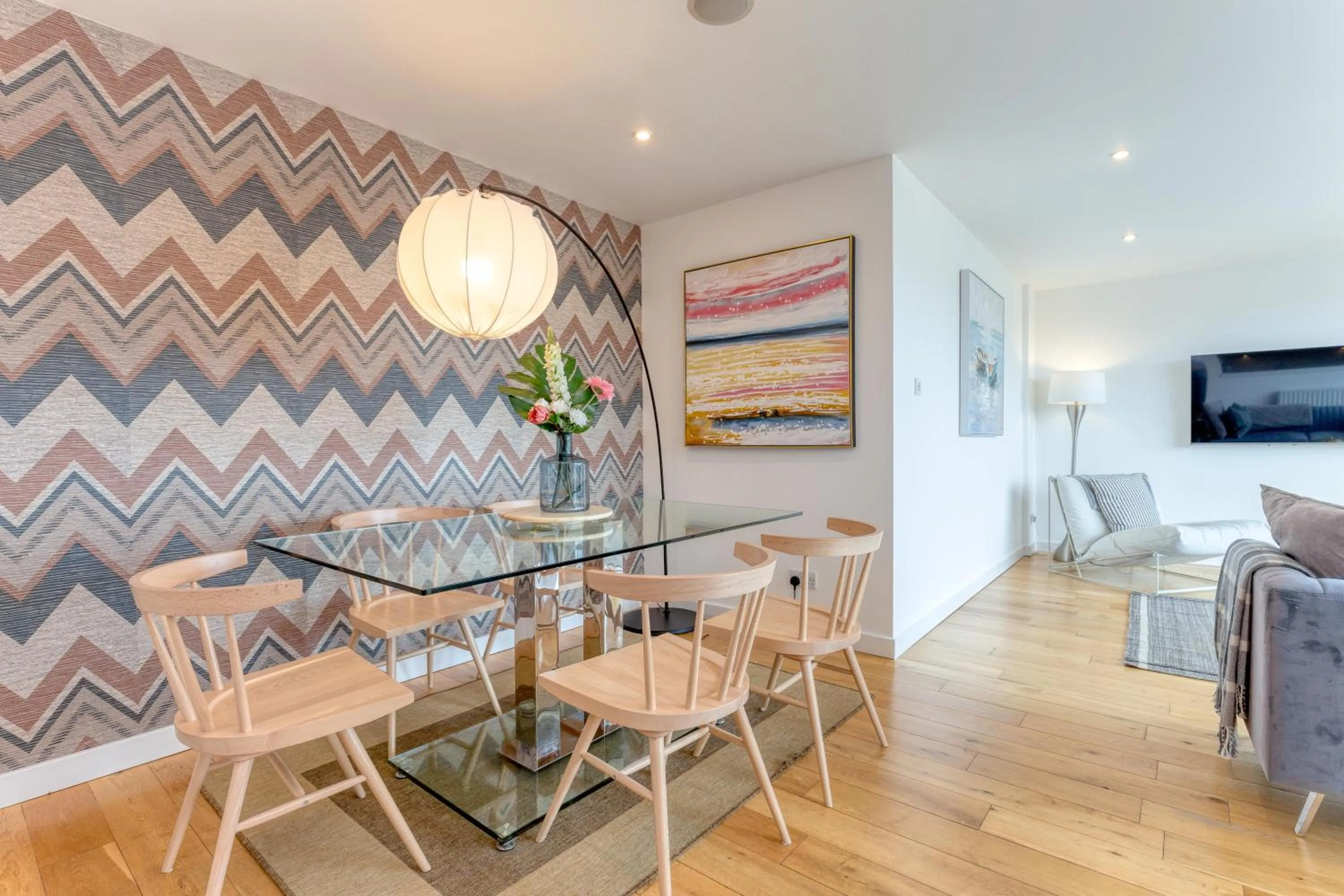 Restaurant/Places to Eat in SECC Hydro Executive 7 Apartment