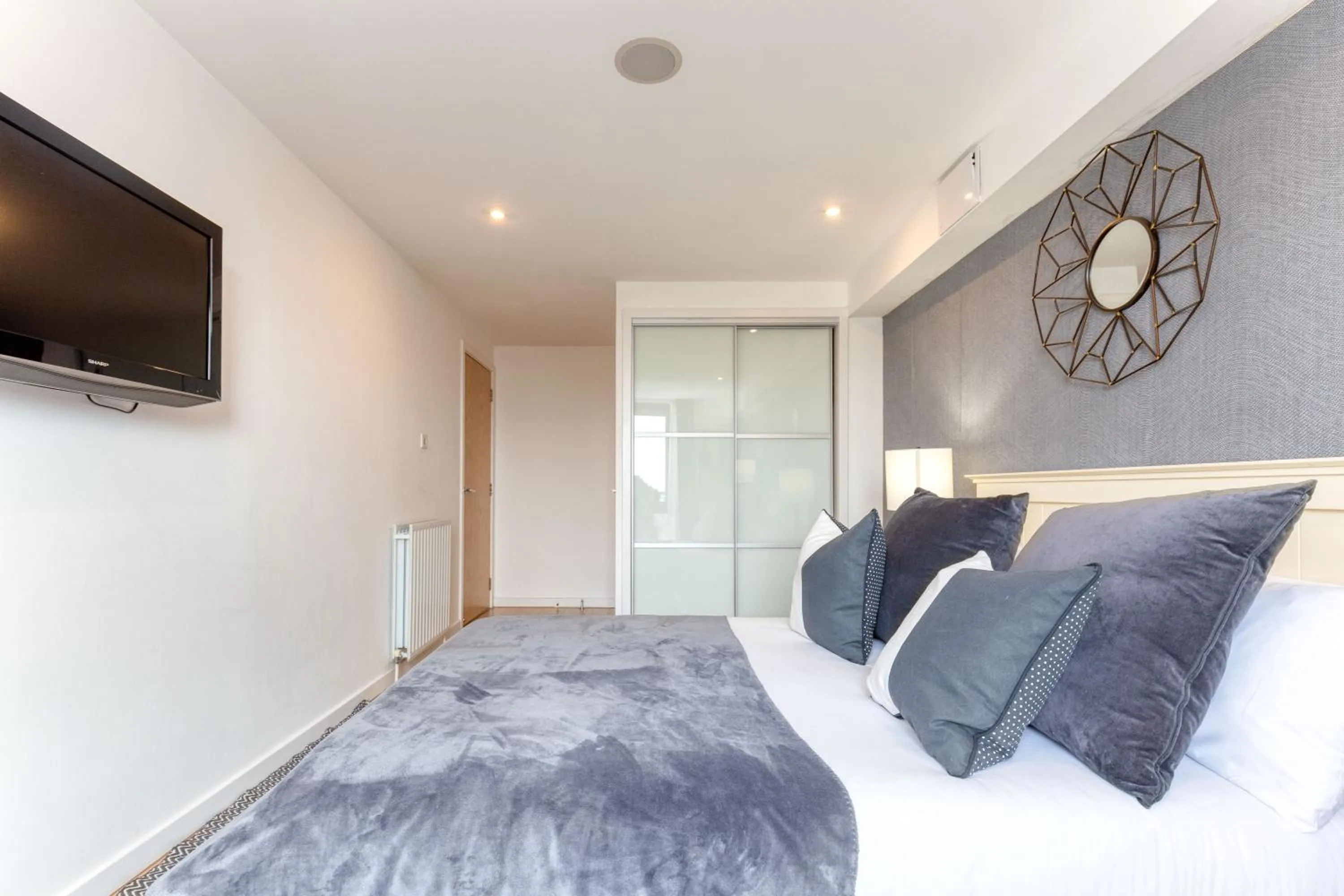 Bed in SECC Hydro Executive 7 Apartment