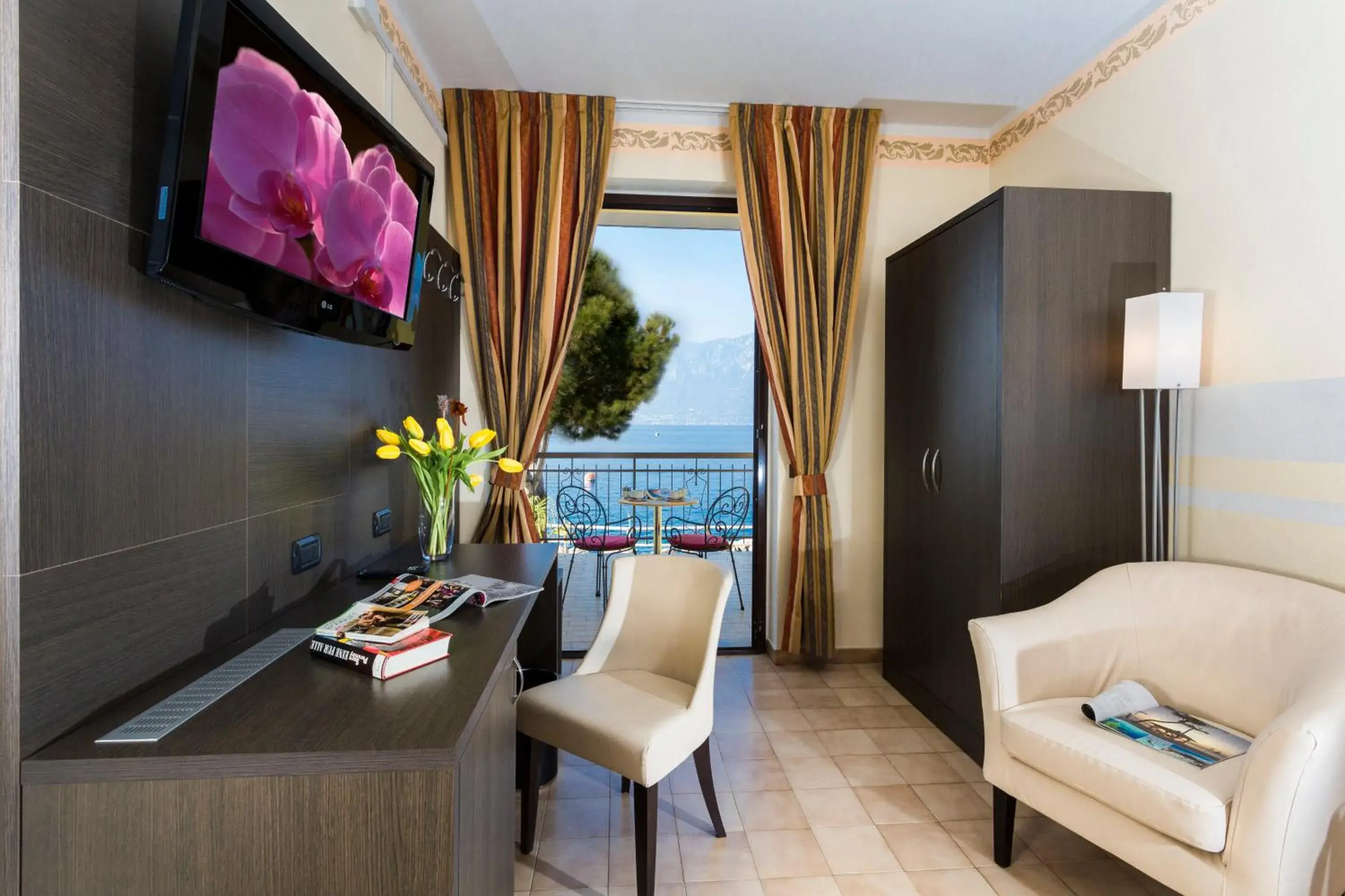 Deluxe Room with Balcony and Lake View in Taki Village Deluxe Room with Balcony and Lake View in Taki Village