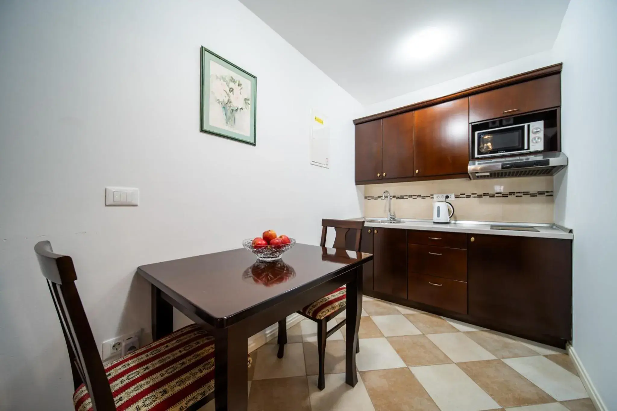 Kitchen or kitchenette in SUNce Palace Apartments with free offsite parking Kitchen or kitchenette in SUNce Palace Apartments with free offsite parking