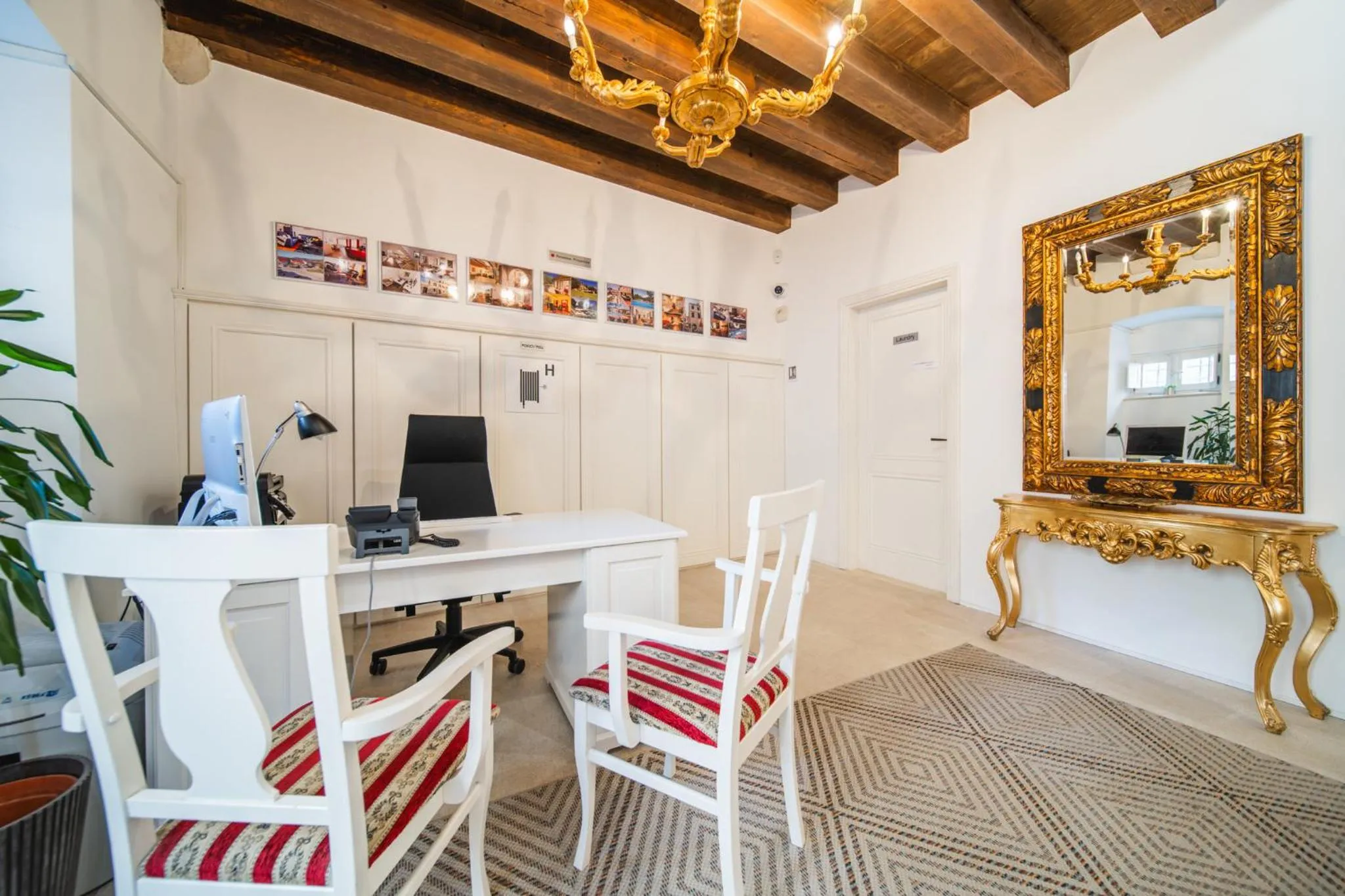 Lobby or reception in SUNce Palace Apartments with free offsite parking