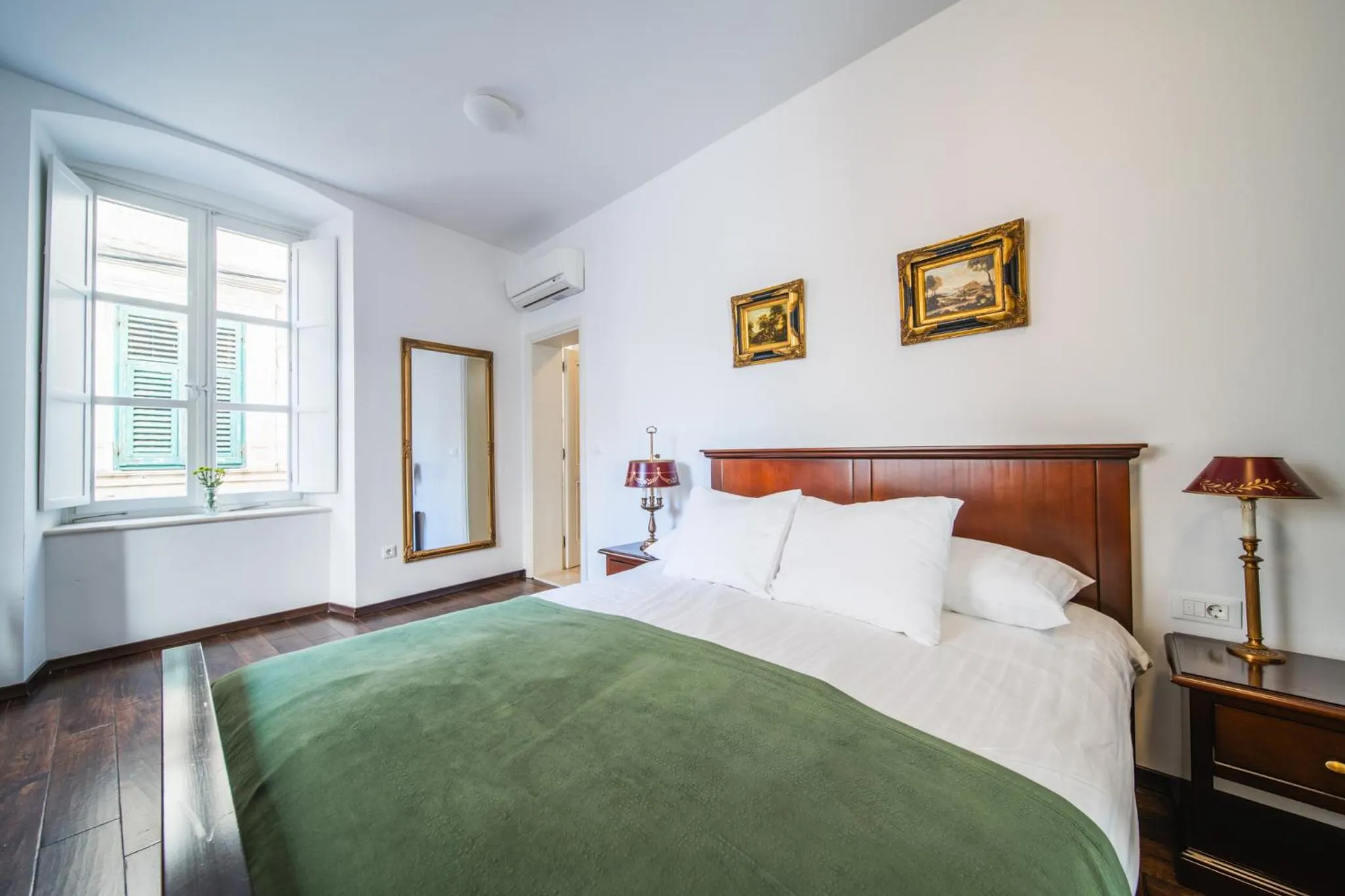 Bed in SUNce Palace Apartments with free offsite parking