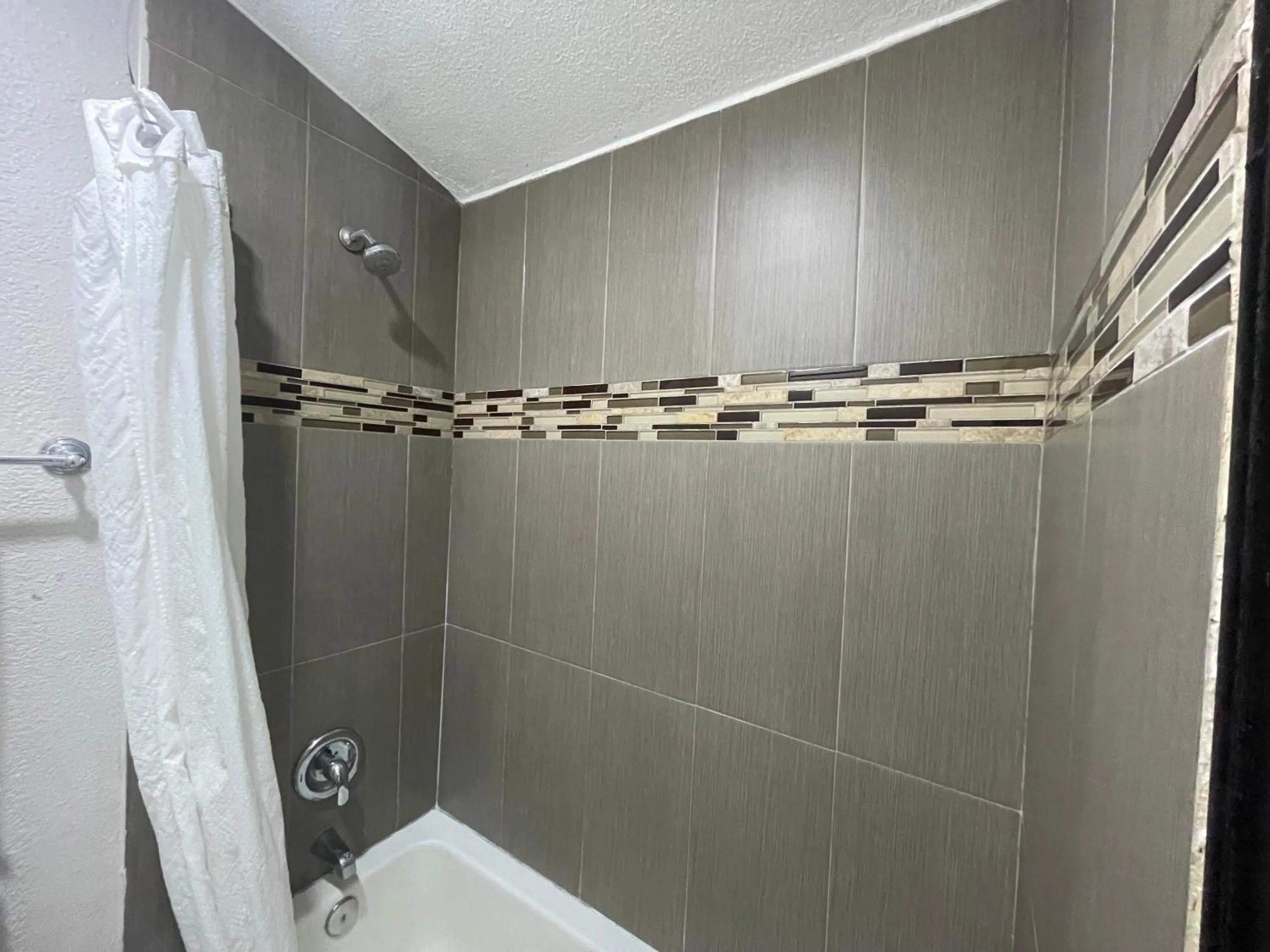 Shower in Escondido Lodge