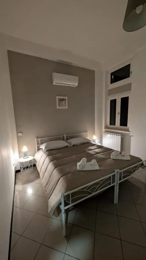 Double or Twin Room with Private External Bathroom in White House B&B
