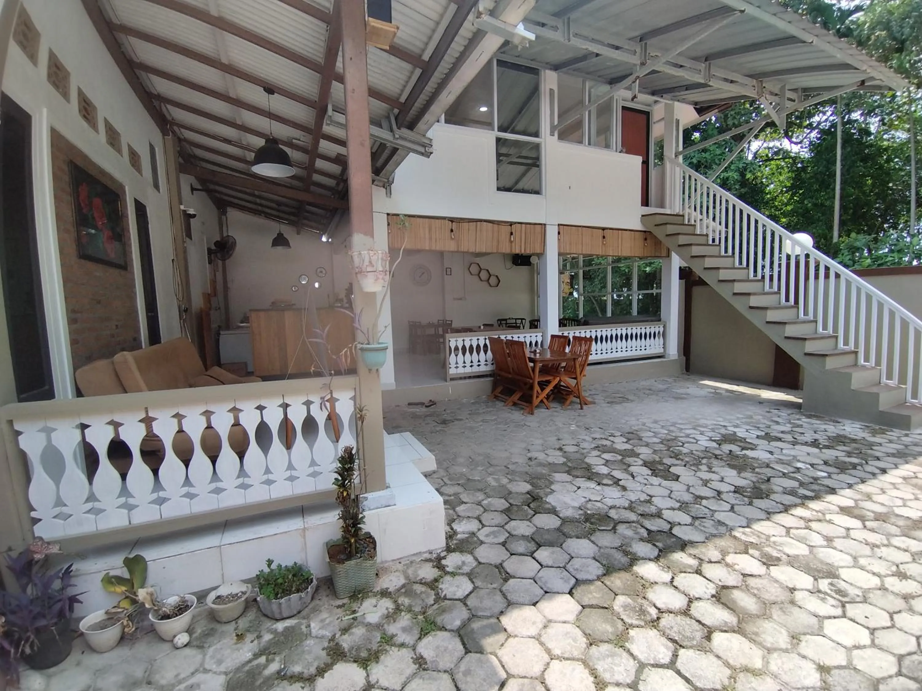 Property building in Krui penginapan jokowi