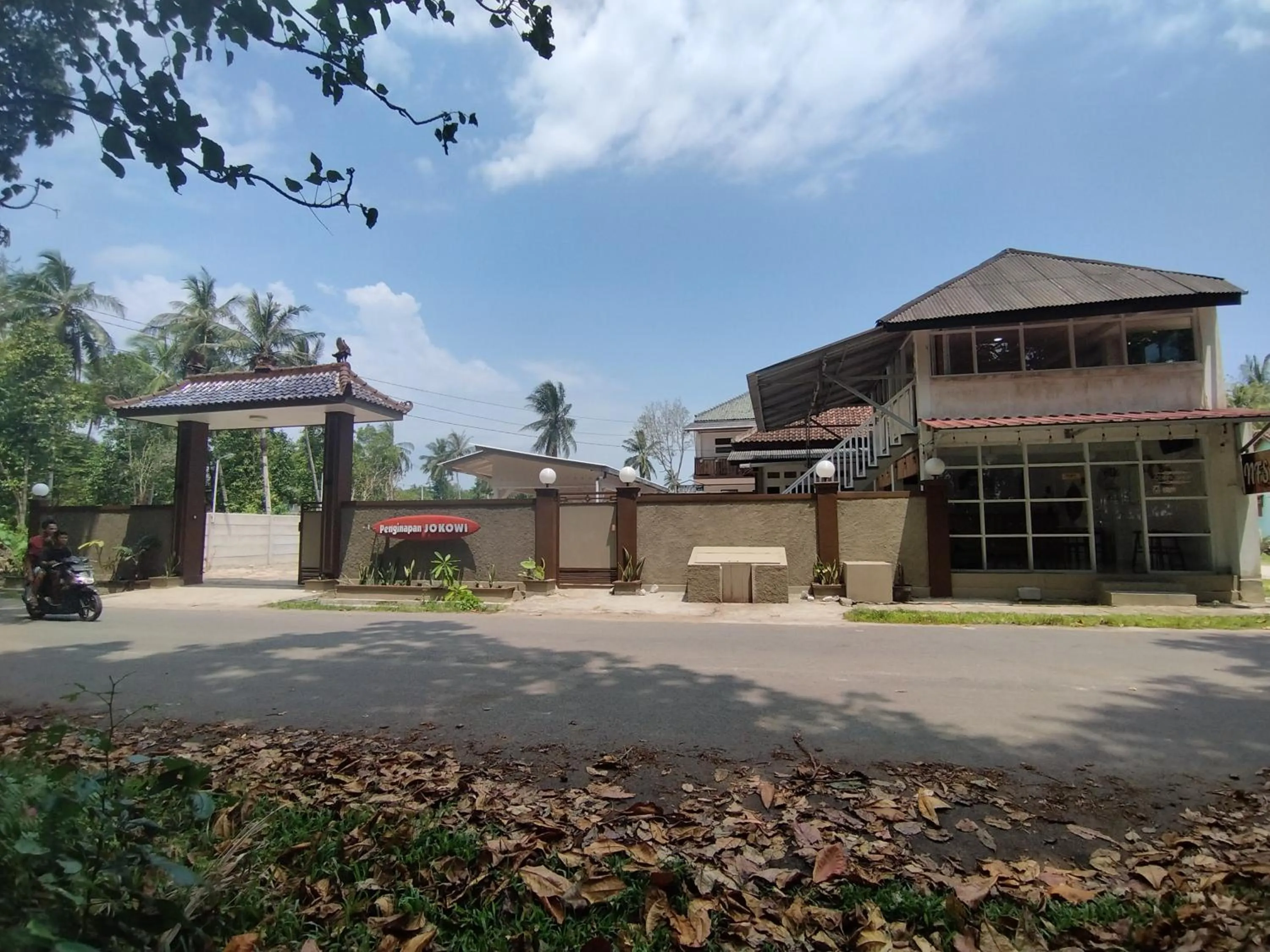 Property building in Krui penginapan jokowi