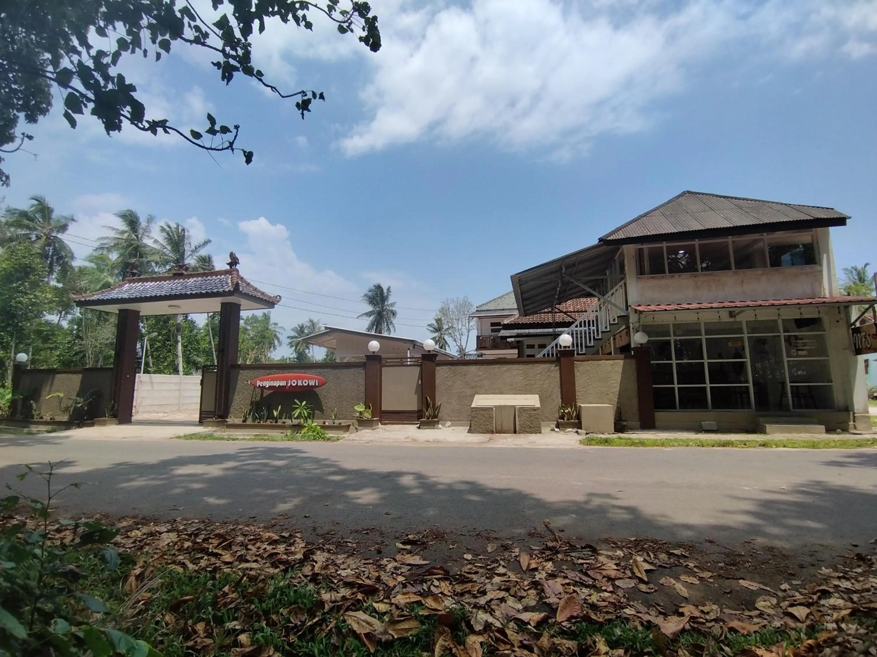 Property building in Krui penginapan jokowi