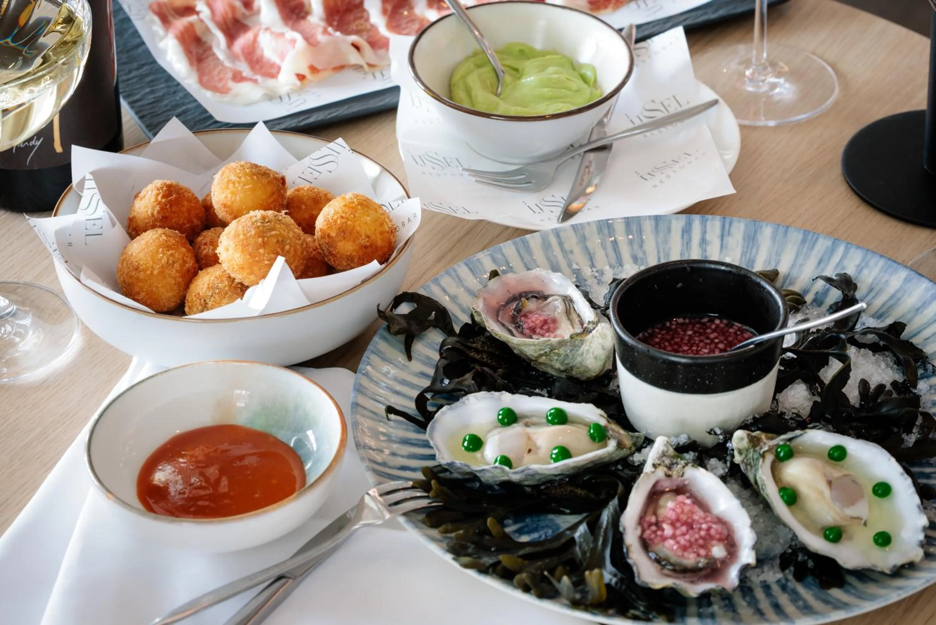 Restaurant/places to eat in Pillows Luxury Boutique Hotel aan de IJssel