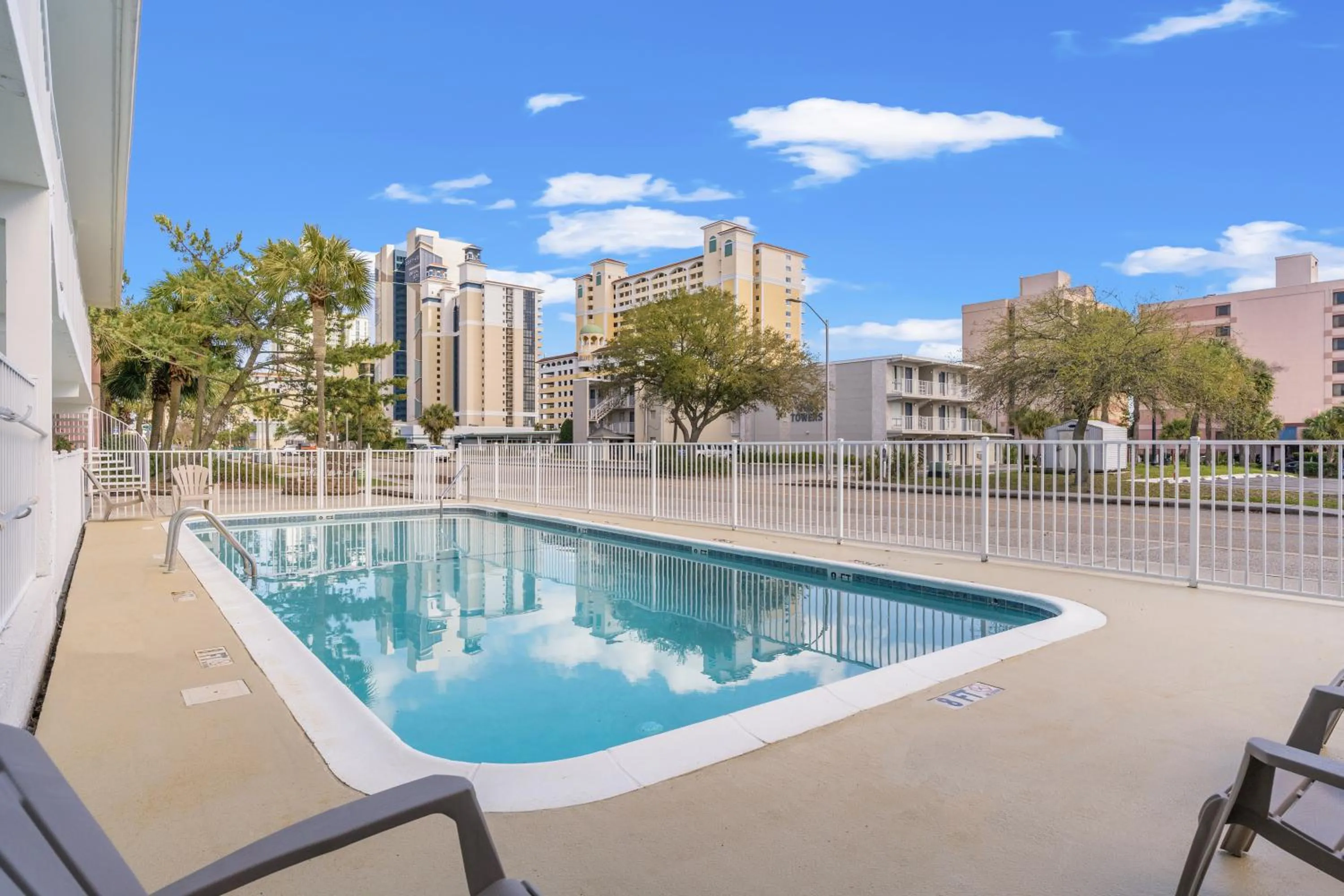 Swimming pool in Fin's Inn