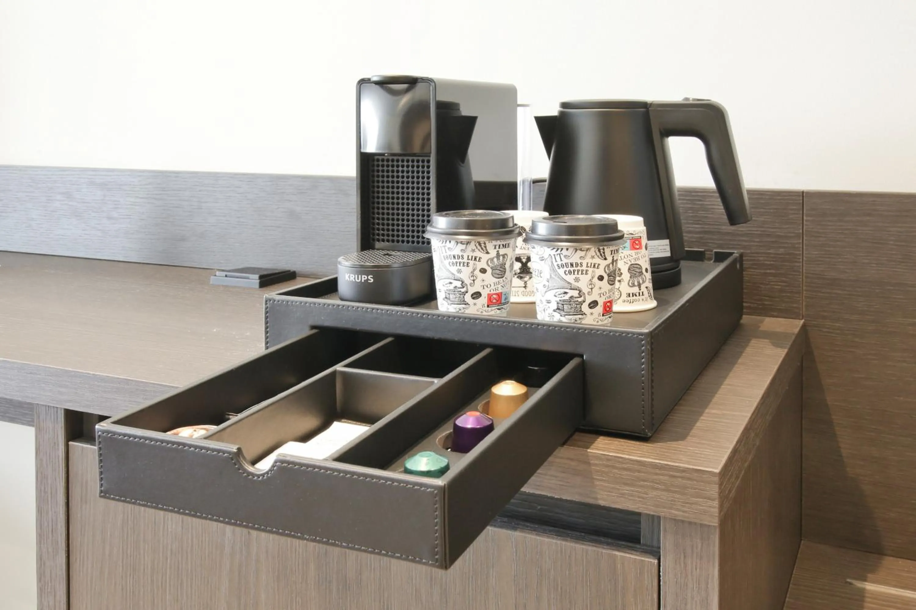 Coffee/tea facilities in Boutique Hotel Hans - Amsterdam Schiphol Airport