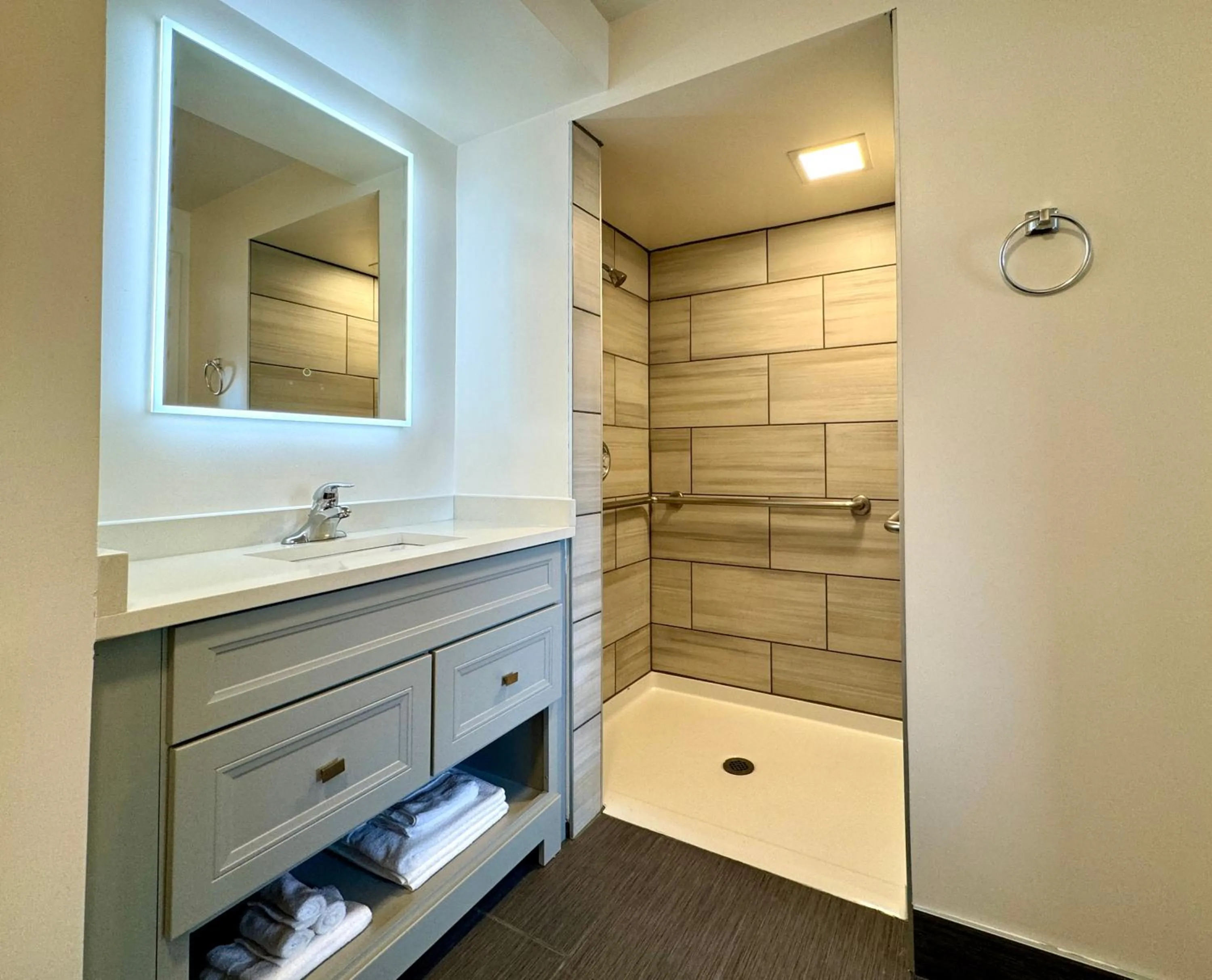 Shower in The GEM Museum Suites
