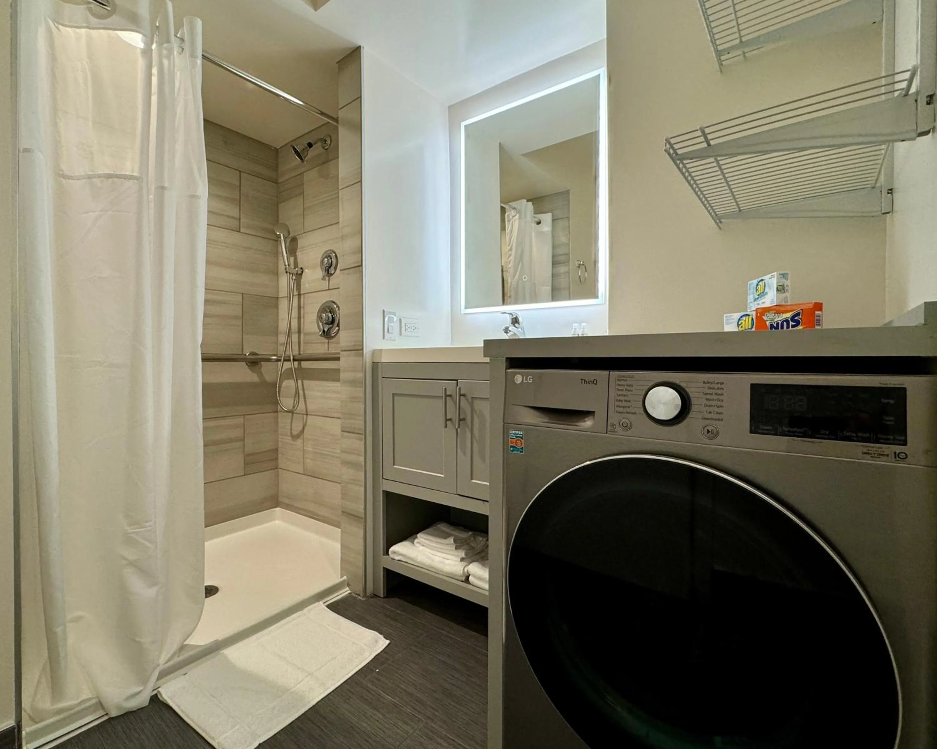 Bathroom in The GEM Museum Suites