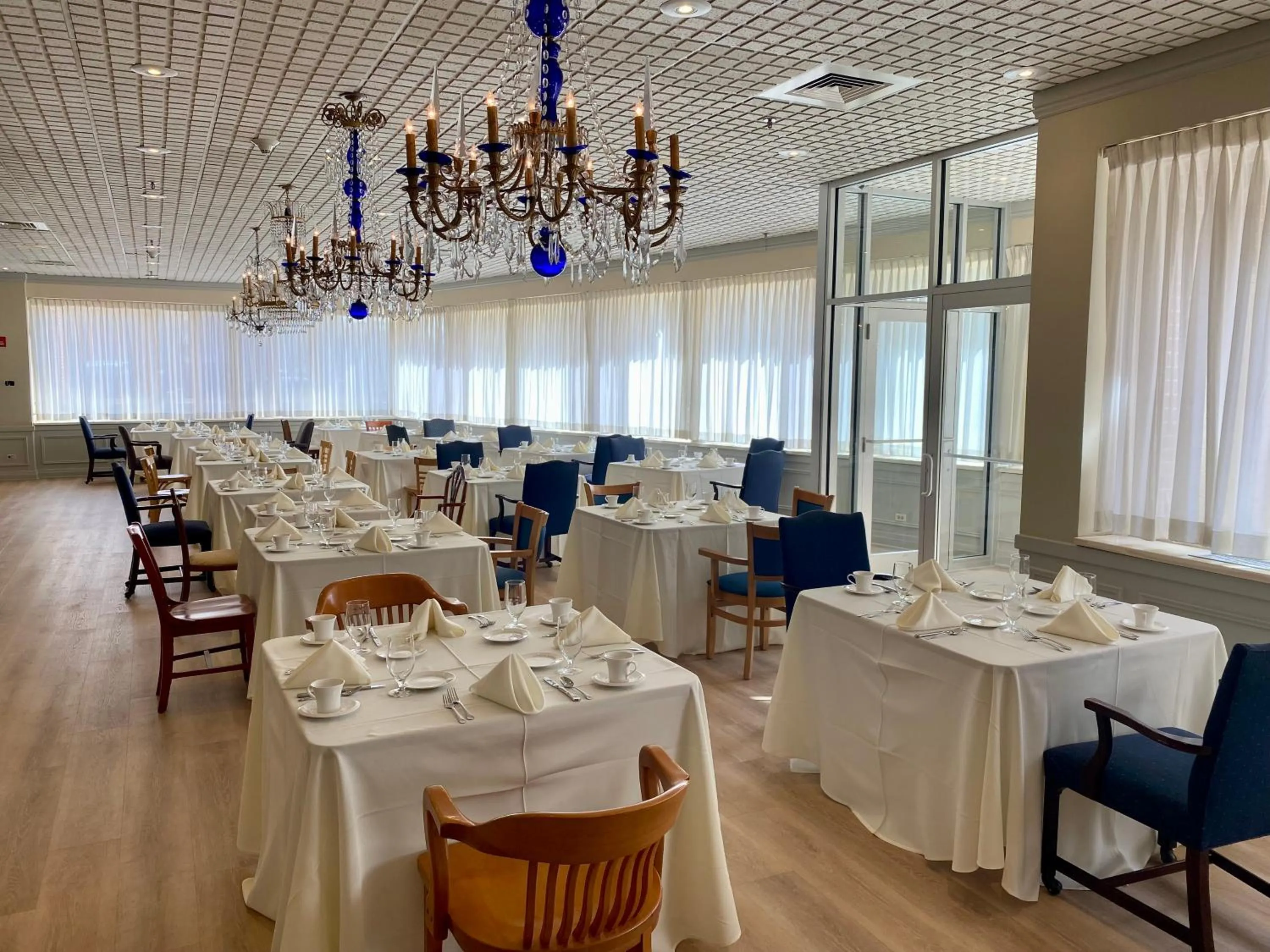 Restaurant/places to eat in The GEM Museum Suites