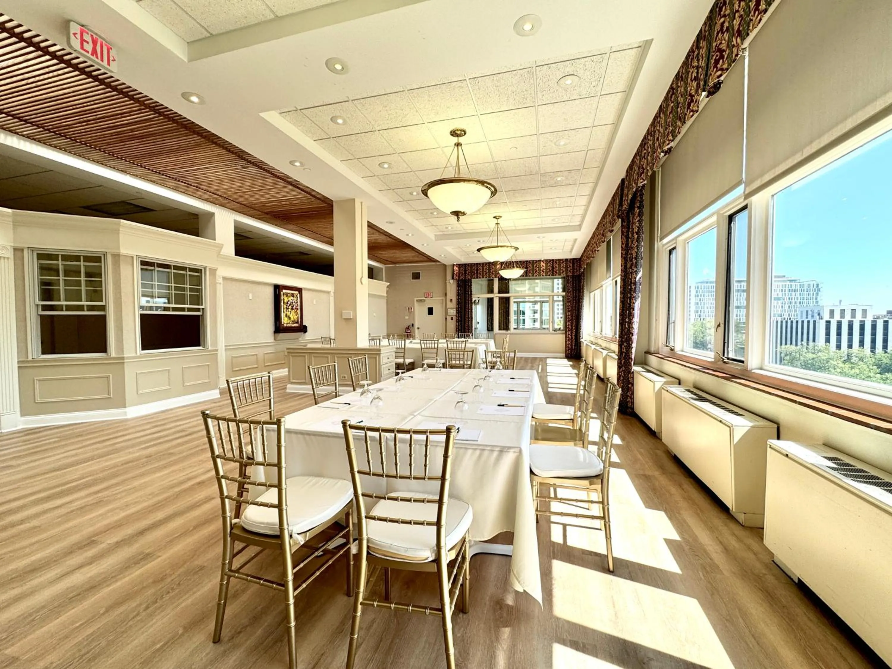 Meeting/conference room in The GEM Museum Suites