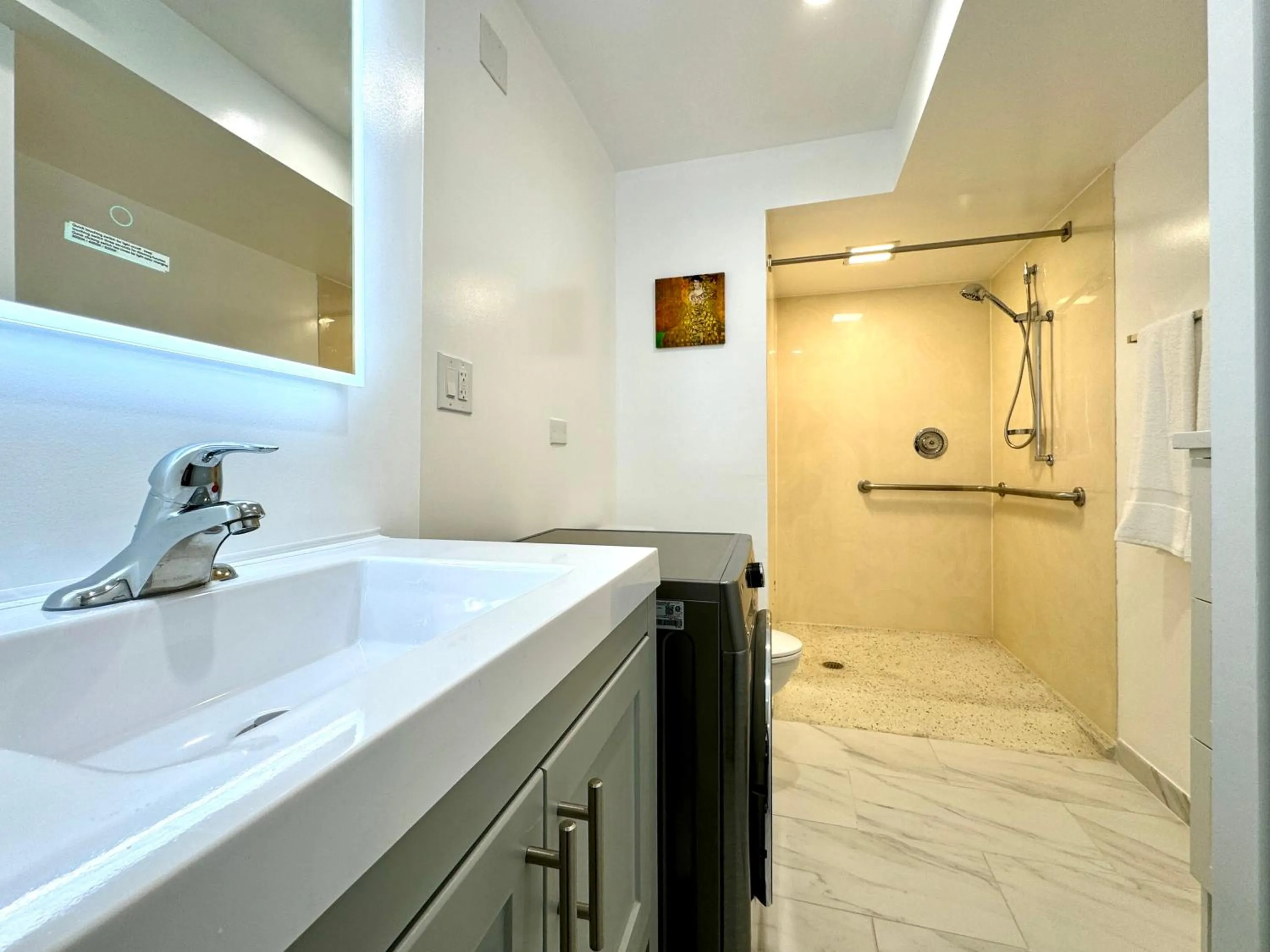 Shower in The GEM Museum Suites