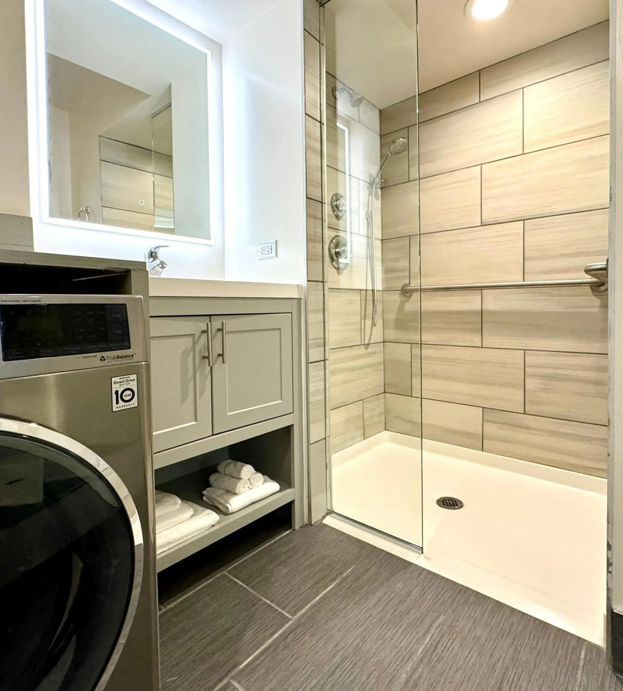 One-Bedroom King Suite in The GEM Museum Suites One-Bedroom King Suite in The GEM Museum Suites