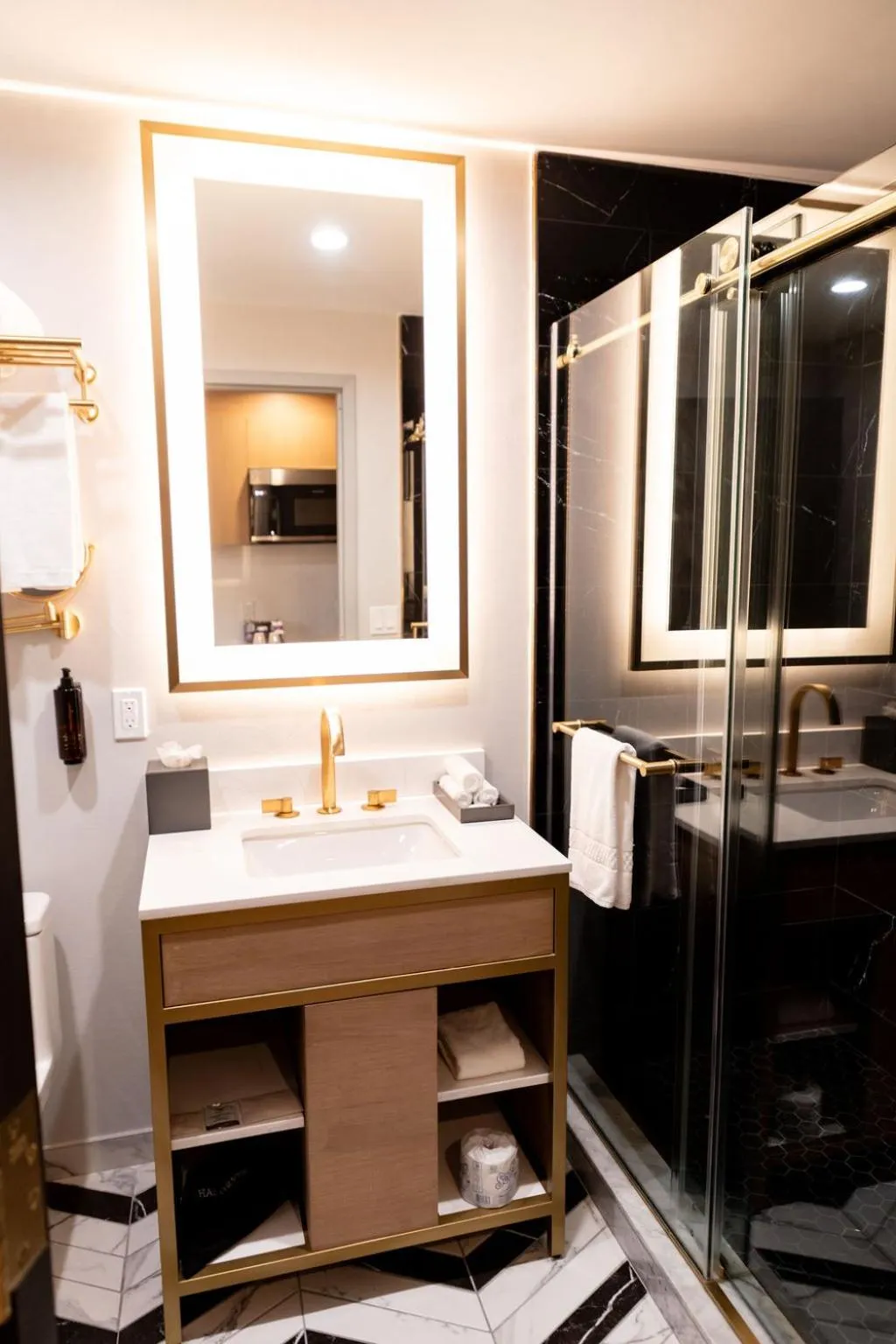 Bathroom in Iris Hotel Boston