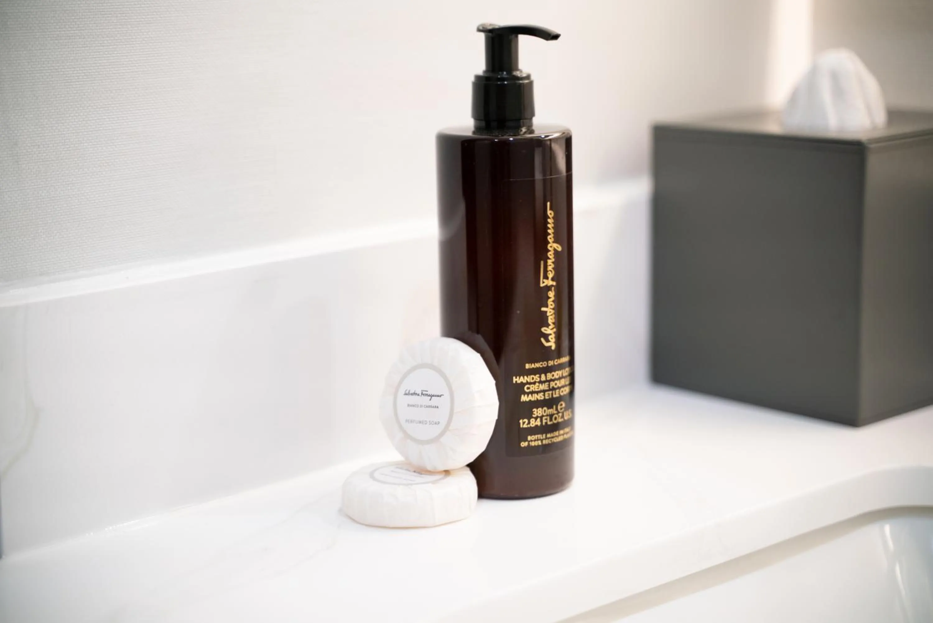 Bathroom in Iris Hotel Boston