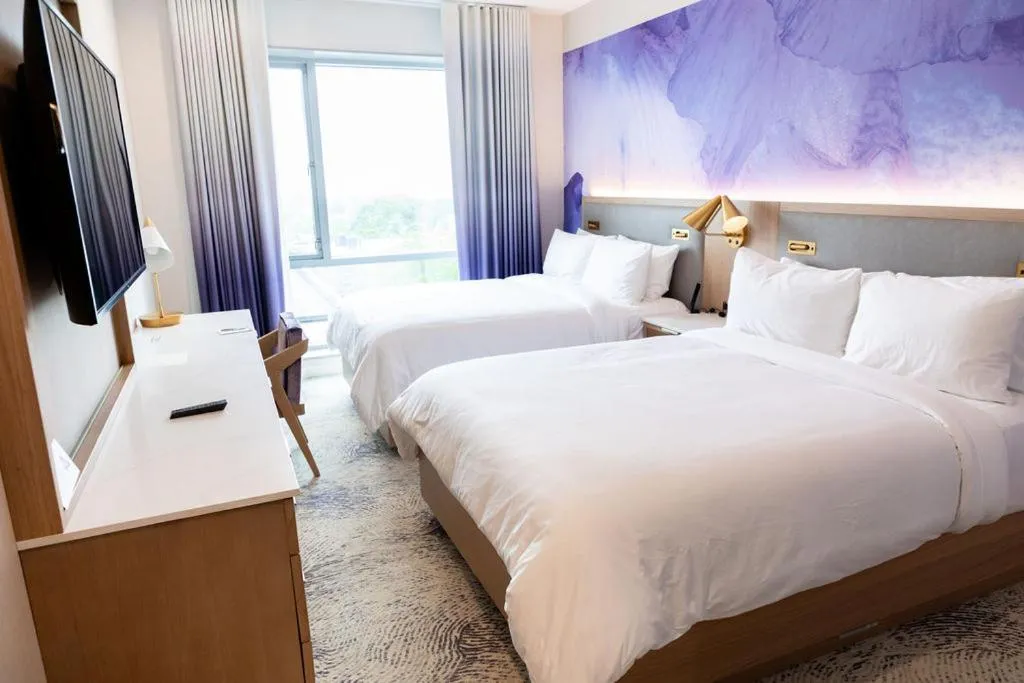 Bedroom, Bed in Iris Hotel Boston