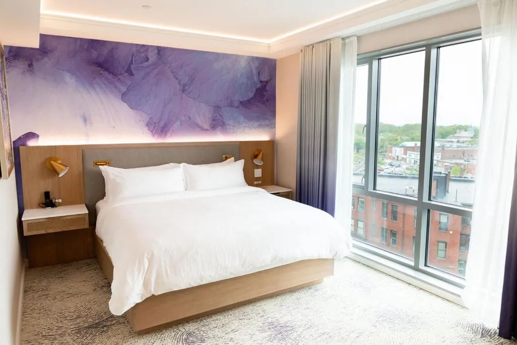 Bed in Iris Hotel Boston