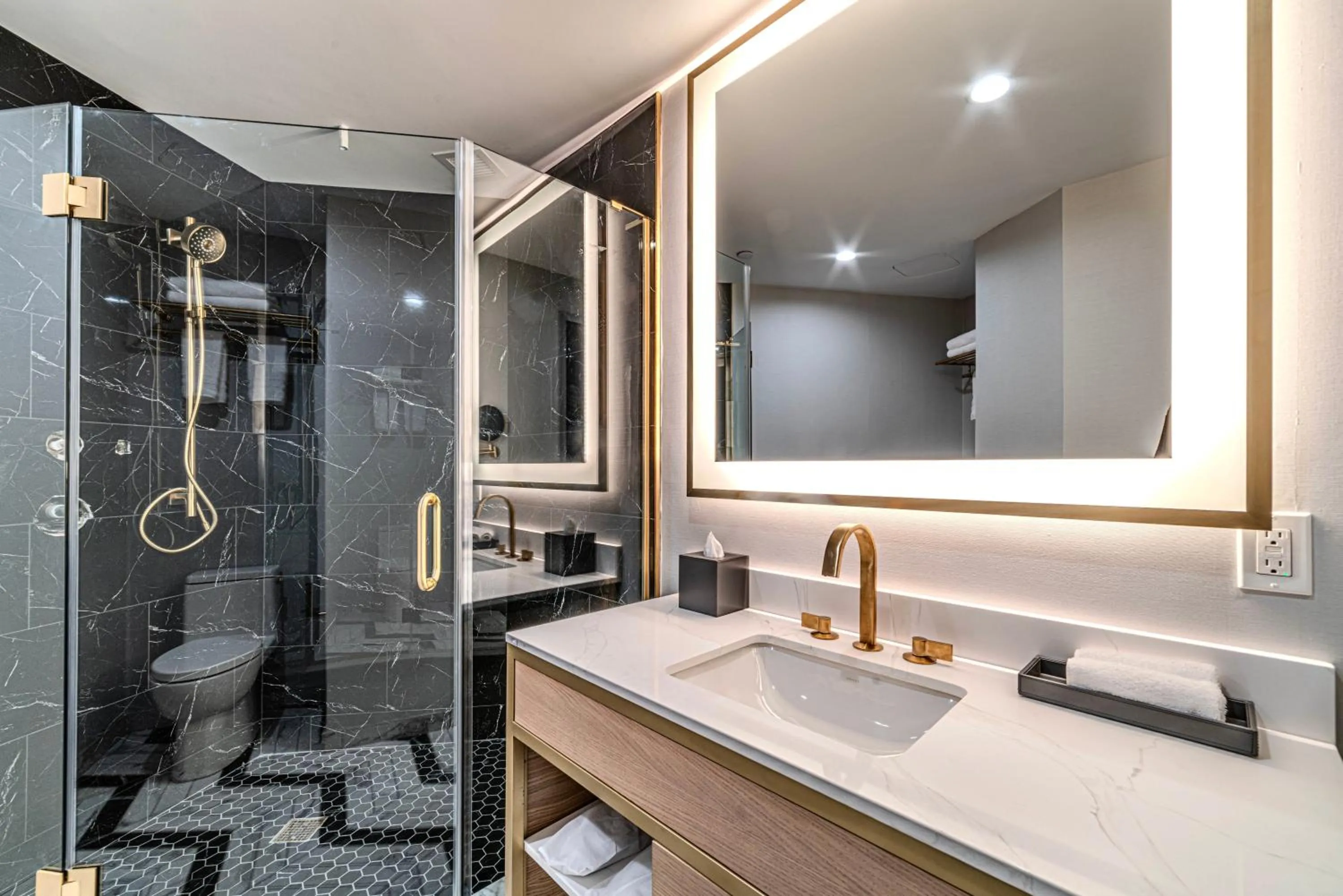 Bathroom in Iris Hotel Boston