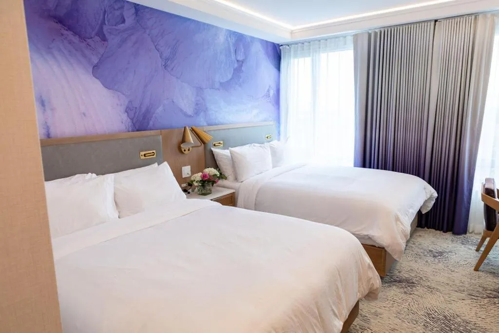 Bedroom, Bed in Iris Hotel Boston