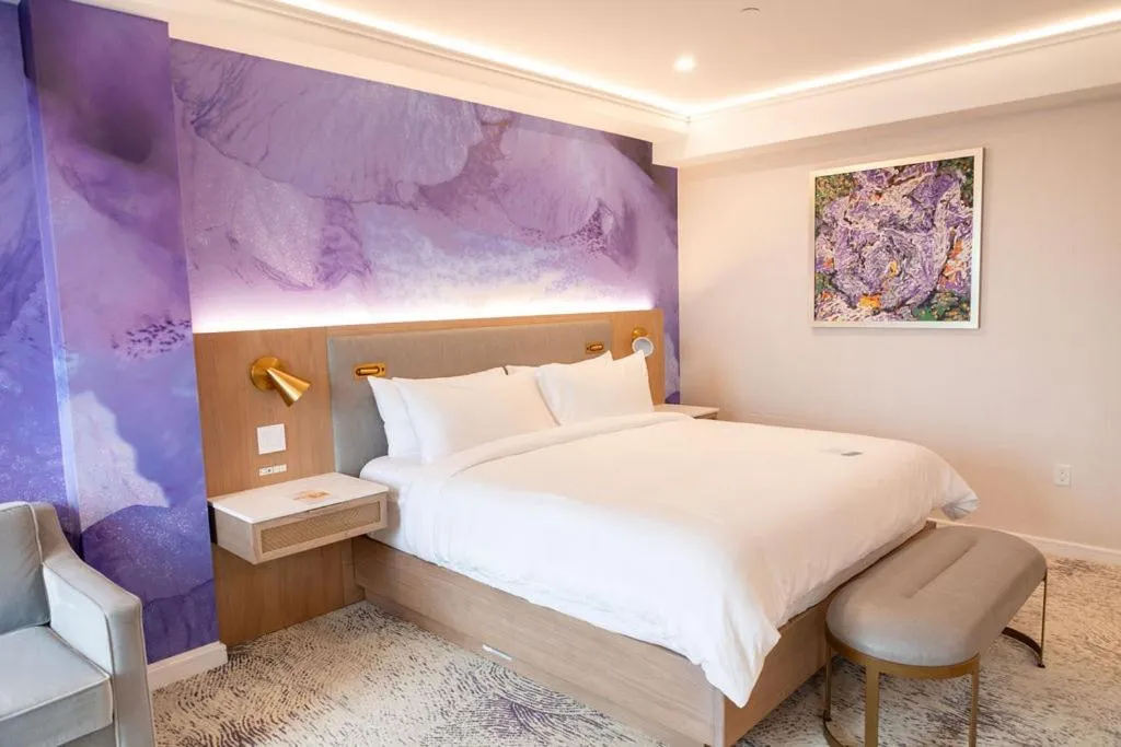 Bed in Iris Hotel Boston