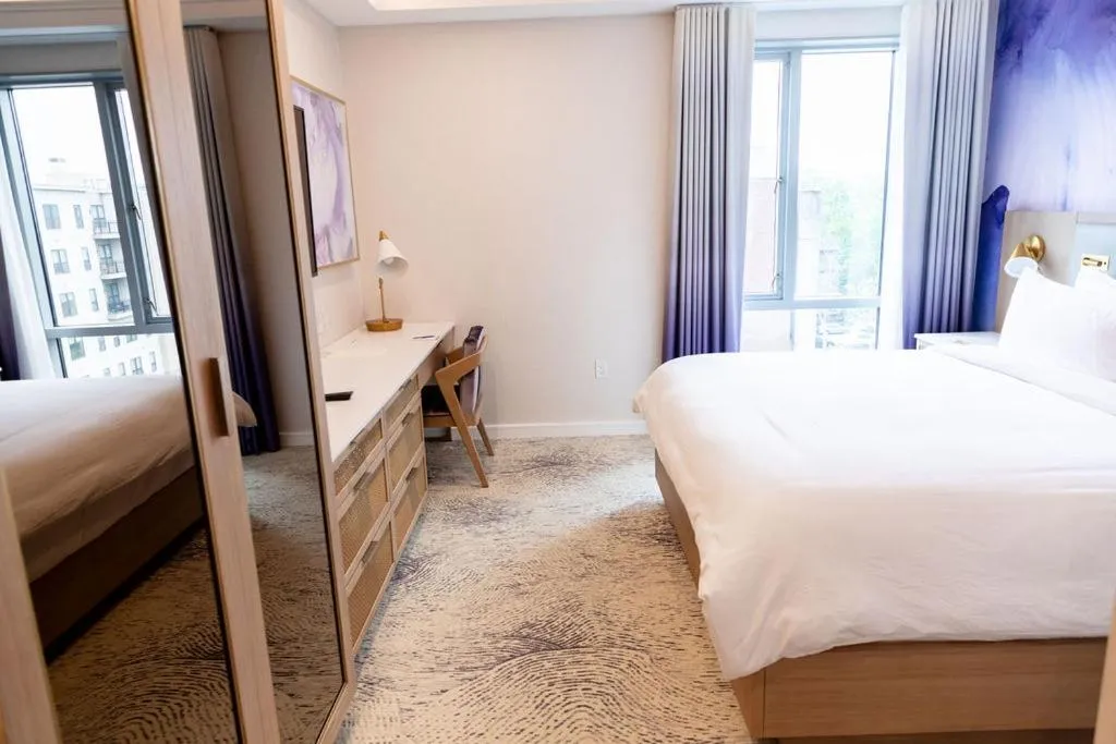 Bed in Iris Hotel Boston