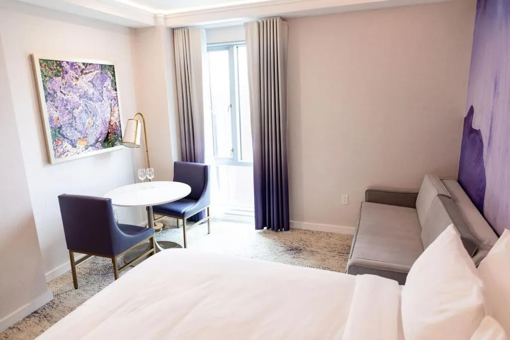 Bed in Iris Hotel Boston