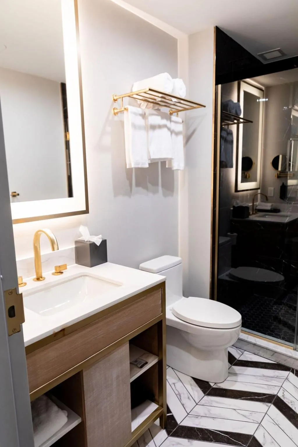 Bathroom in Iris Hotel Boston