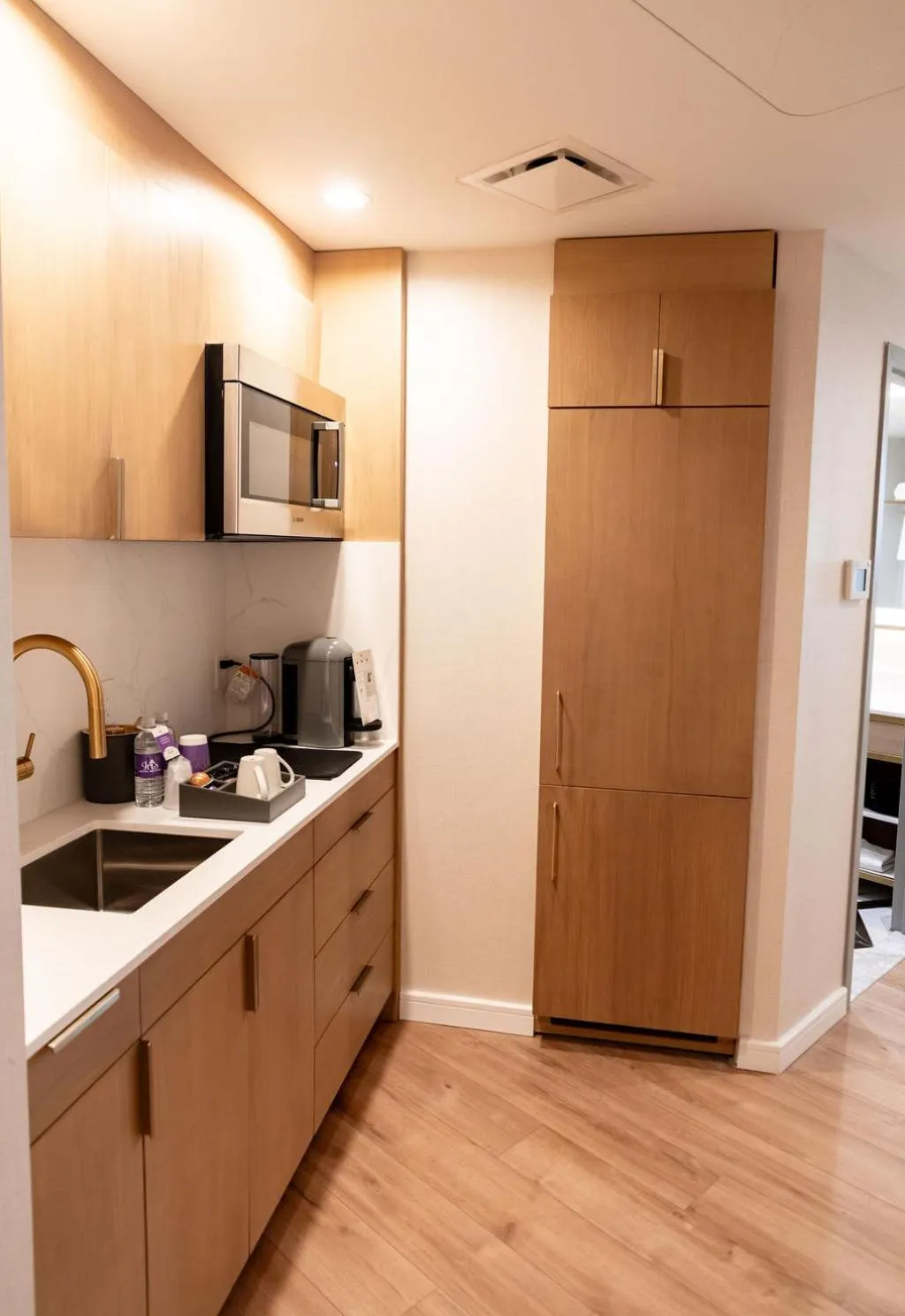 Kitchen or kitchenette in Iris Hotel Boston